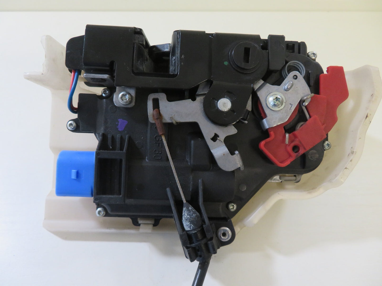 VW TOURAN NSR PASSENGER REAR DOOR LOCK CATCH 2003-2009 1701-4