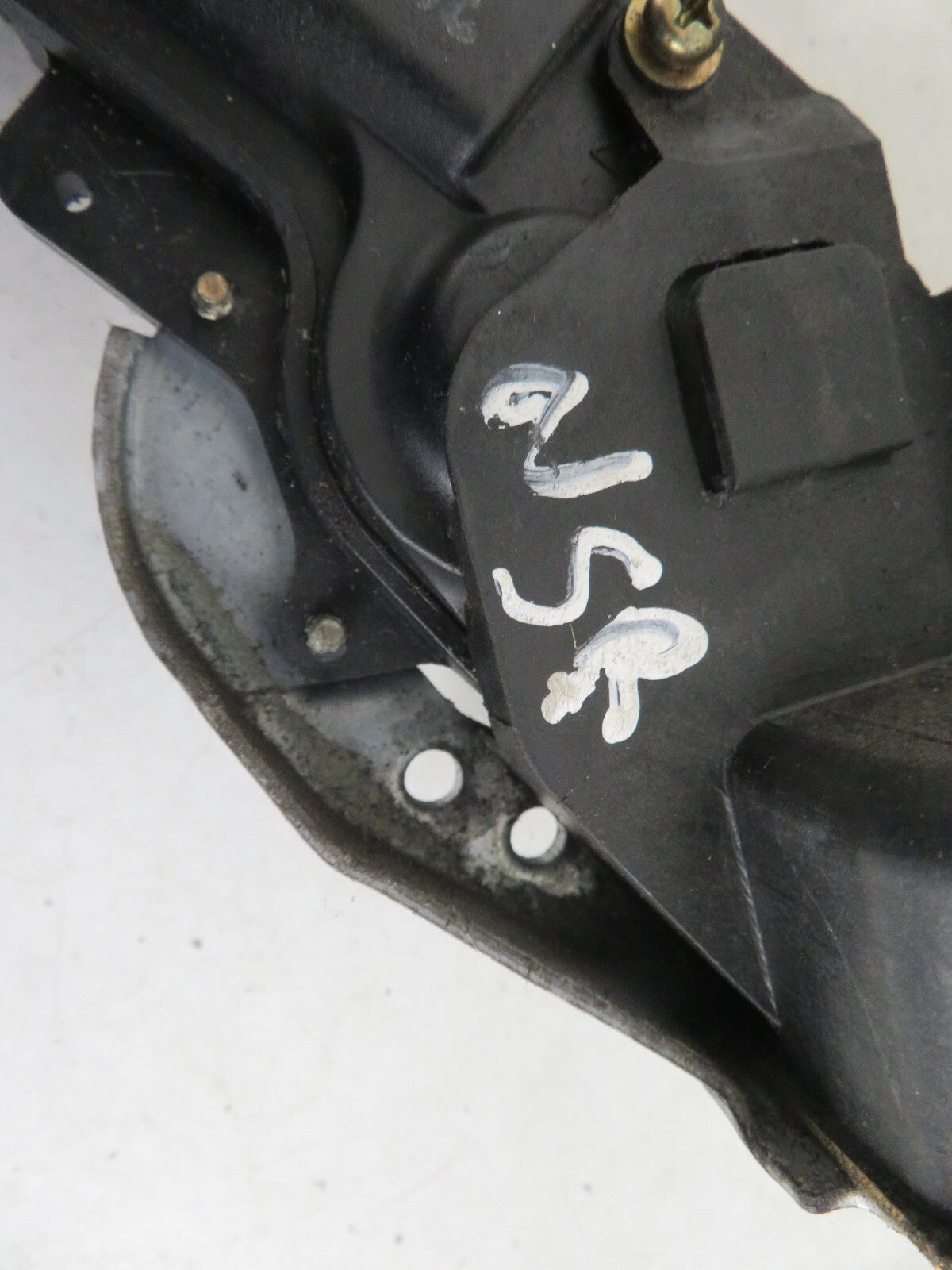 SUZUKI GRAND VITARA 5DR NSR PASSENGER REAR DOOR LOCK CATCH 1998-2005 1447-4