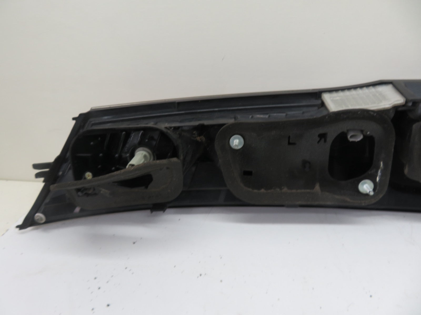 HONDA CIVIC MK8 REAR CENTER TAIL LIGHT HANDLE 2006-2011