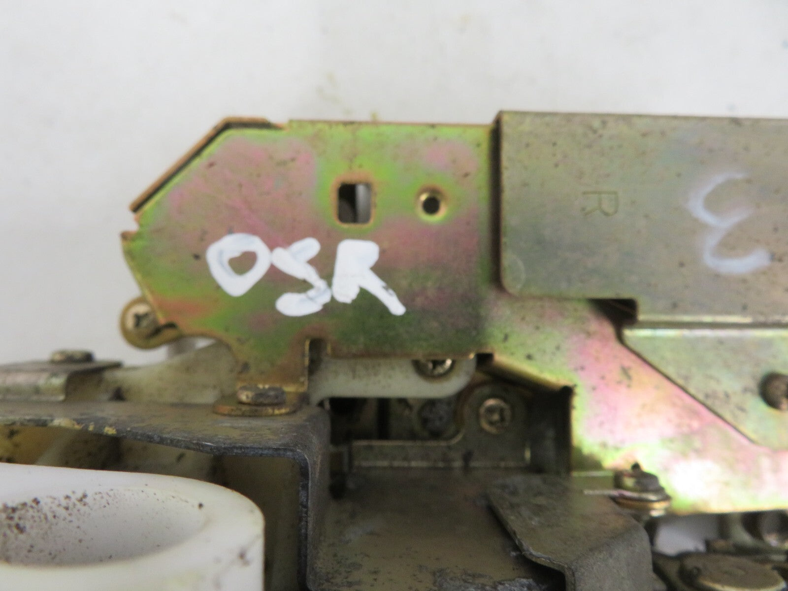 HONDA CRV MK2 OSR DOOR LOCK CATCH 2002-2006 1624-3