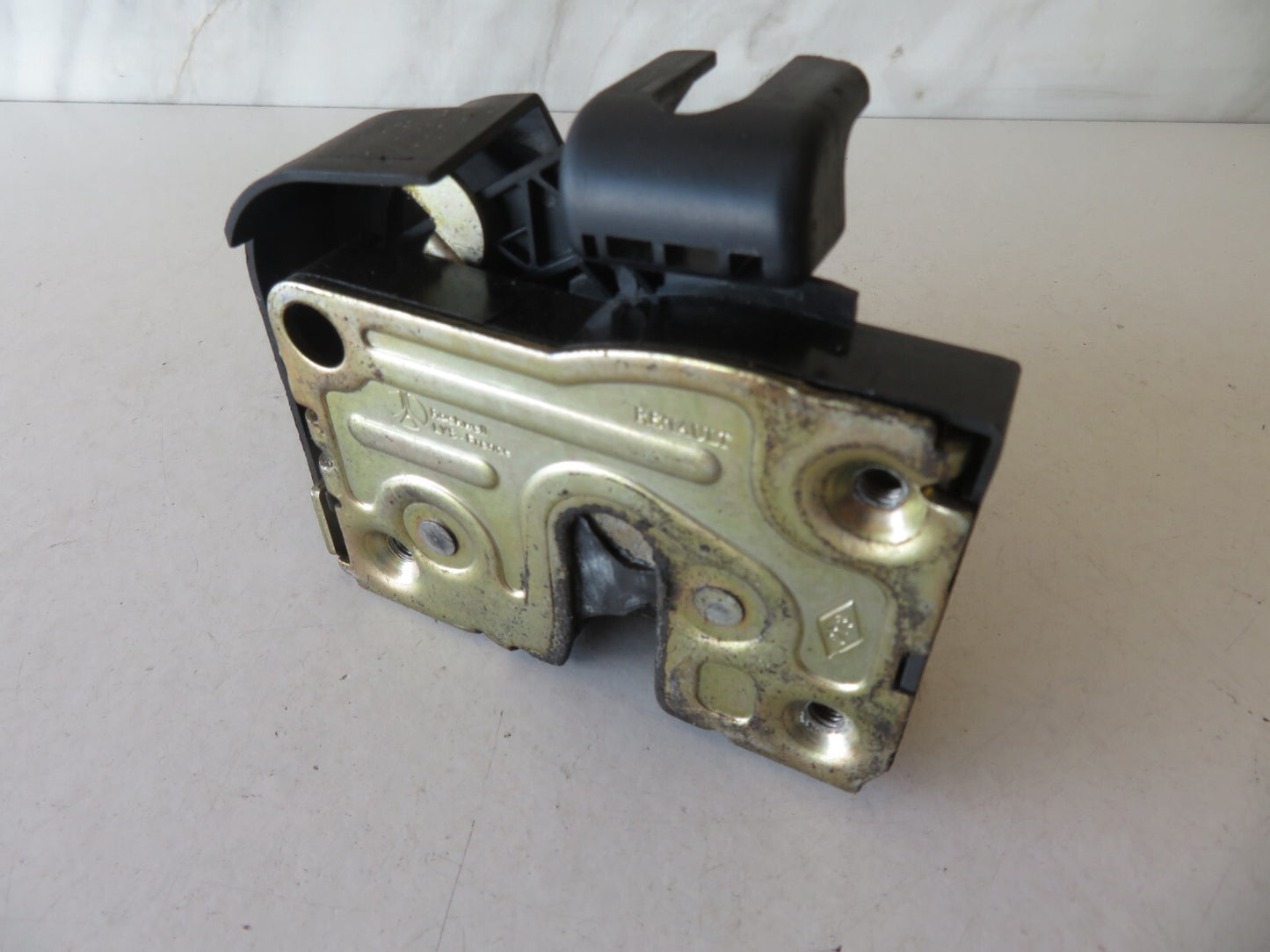 RENAULT CLIO MK2 NSF PASSENGER DOOR LOCK CATCH 2000-2006 AMS1700-3