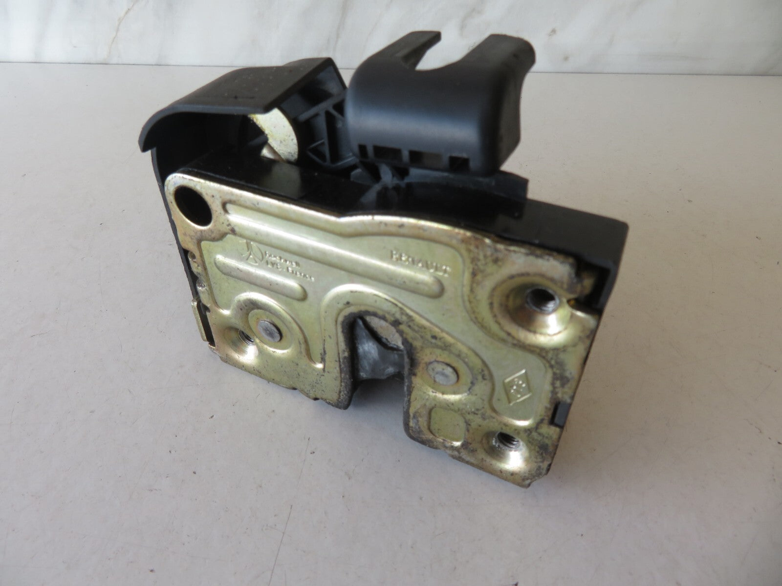 RENAULT CLIO MK2 NSF PASSENGER DOOR LOCK CATCH 2000-2006 AMS1700-3