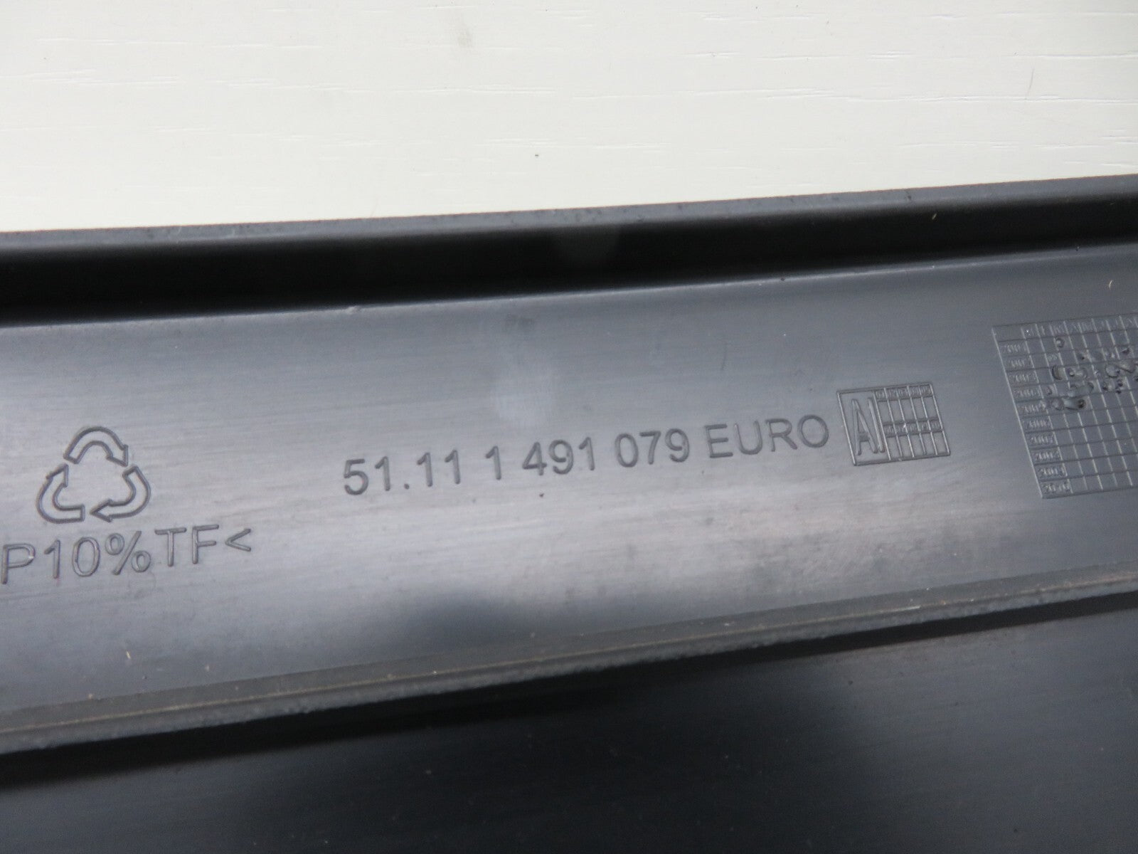 MINI COOPER S R53 FRONT NUMBERPLATE HOLDER TRIM 2001-2006