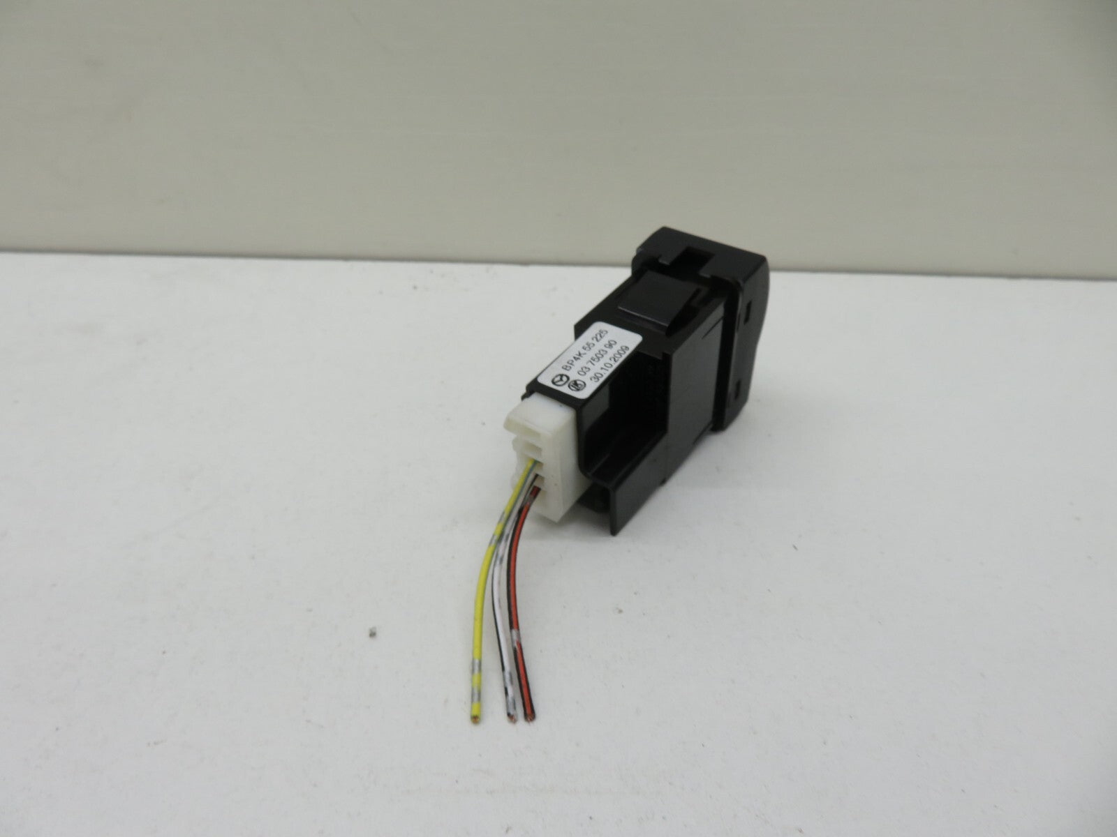 MAZDA CX7 TCS OFF SWITCH EG23664T0 2008-2012 1325-24