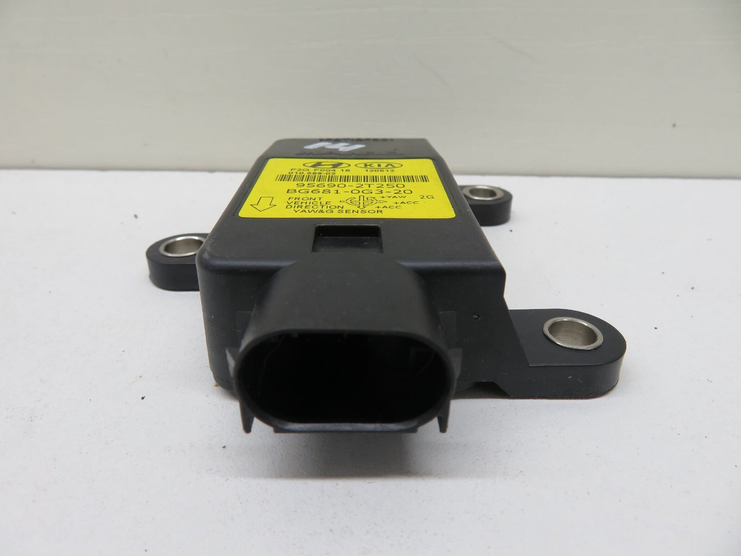 HYUNDAI I40 YAW RATE SENSOR 95690-2T350 2011-2015 A581-14