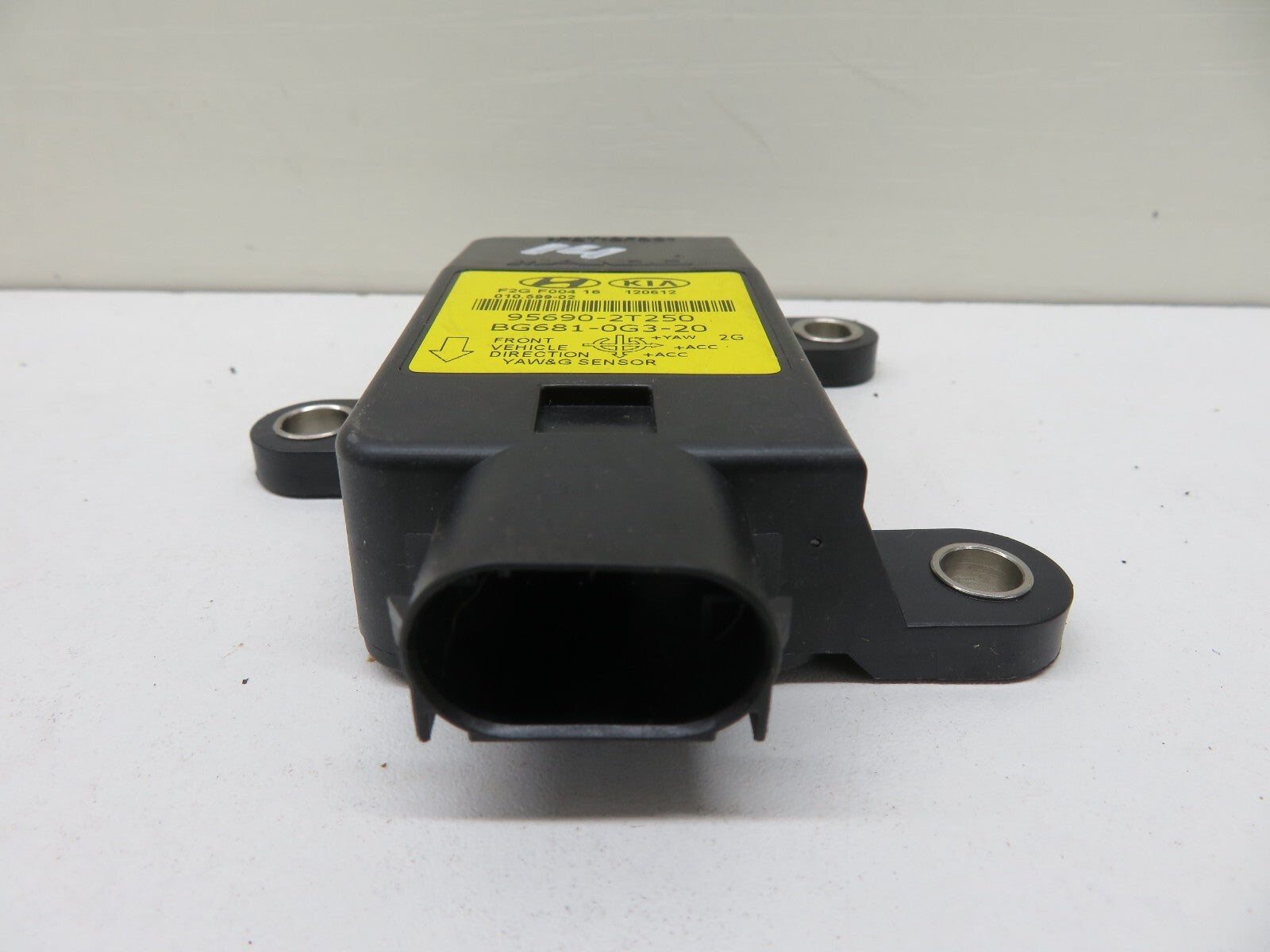 HYUNDAI I40 YAW RATE SENSOR 95690-2T350 2011-2015 A581-14