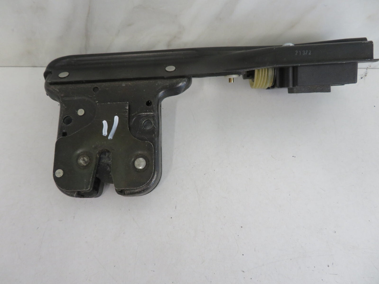 AUDI TT MK1 REAR TAILGATE BOOT LOCK CATCH 8N0827505E VWMIX1730-11