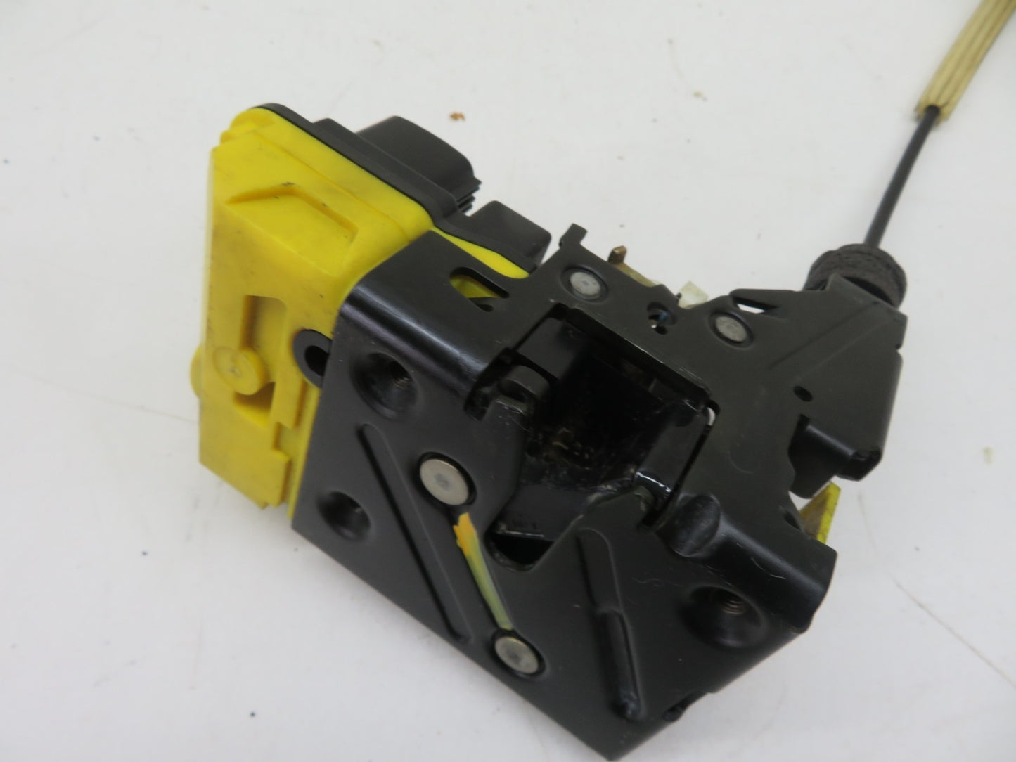 VOLVO V70 MK2 NSF PASSENGER FRONT DOOR LOCK CATCH 2000-2007 1241-4