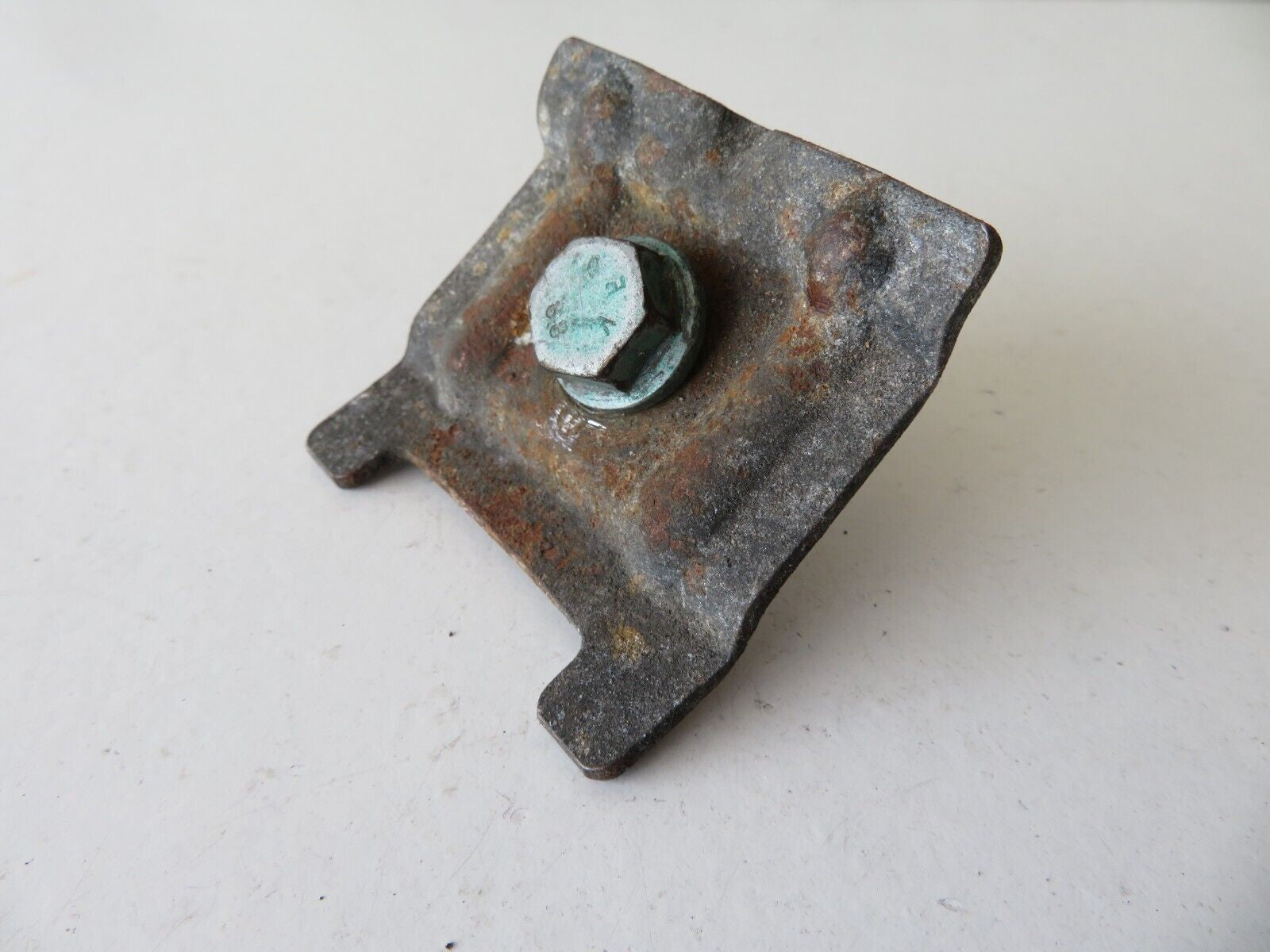 AUDI A3 8P BATTERY CLAMP AND BOLT 2003-2008 AMS1417