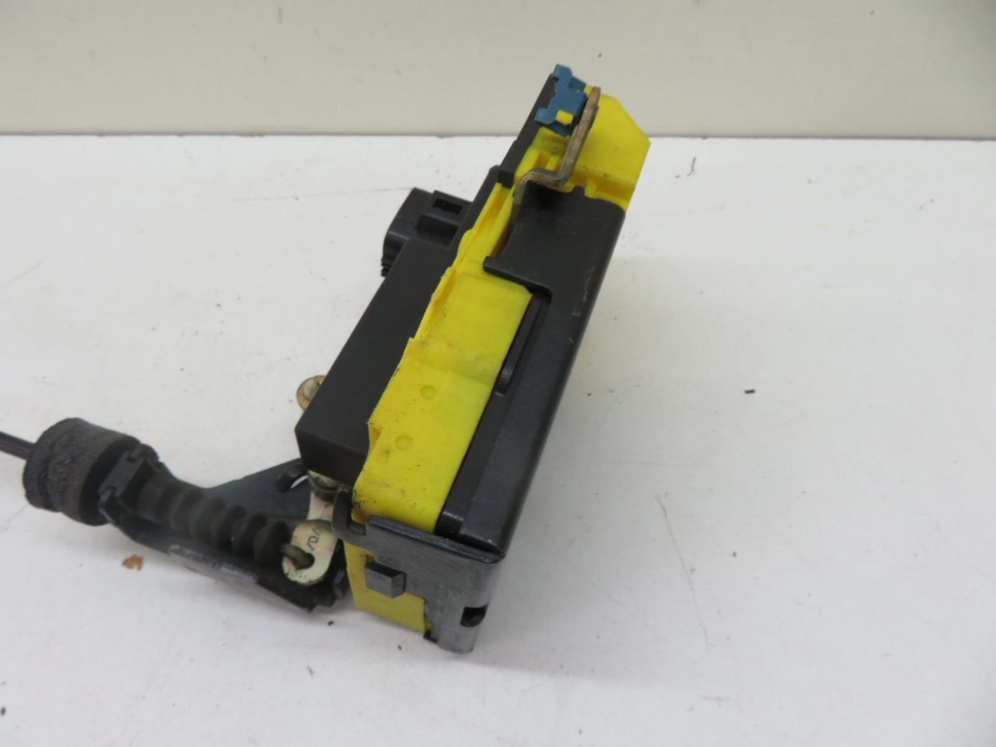 VOLVO V70 MK2 NSF PASSENGER FRONT DOOR LOCK CATCH 2000-2007 1241-4