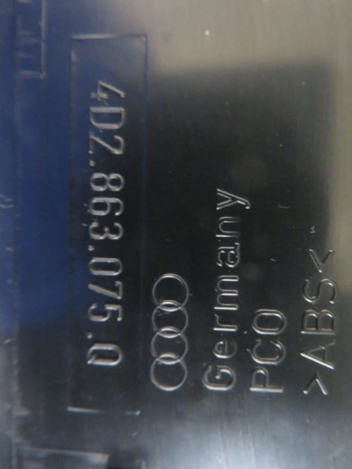 AUDI A8 D2 CENTER CONSOLE STORAGE TRIM 4D2863075Q 1998-2002 1426-8