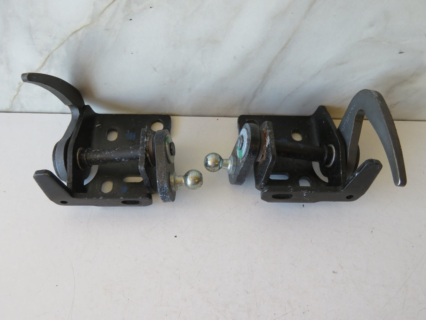 SAAB 9-3 CONVERTIBLE FRONT ROOF LATCHES 2004-2007 AMS1645