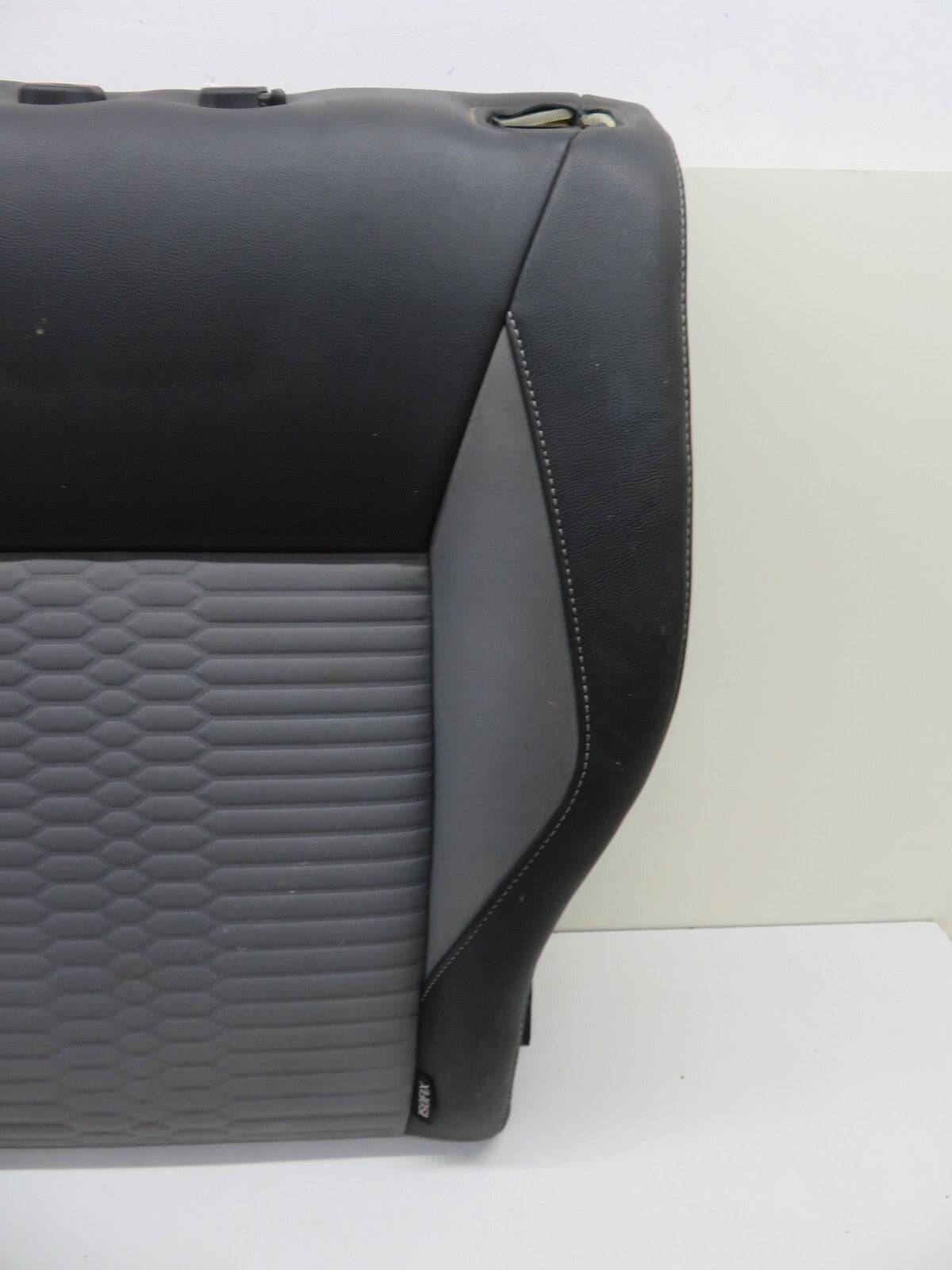 FORD FIESTA MK7 ST180 NS PASSENGER REAR SEAT BACK REST (SEE PHOTOS) 2013-2017