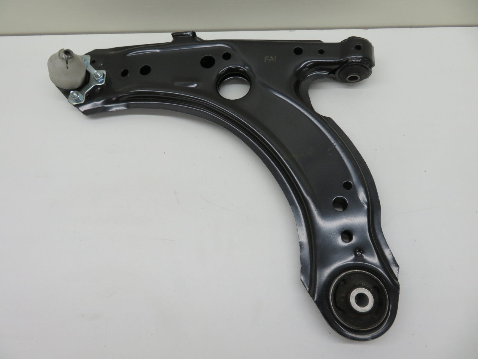 NS PASSENGER LEFT FRONT LOWER WISHBONE ARM FOR VW GOLF MK4 1998-2003