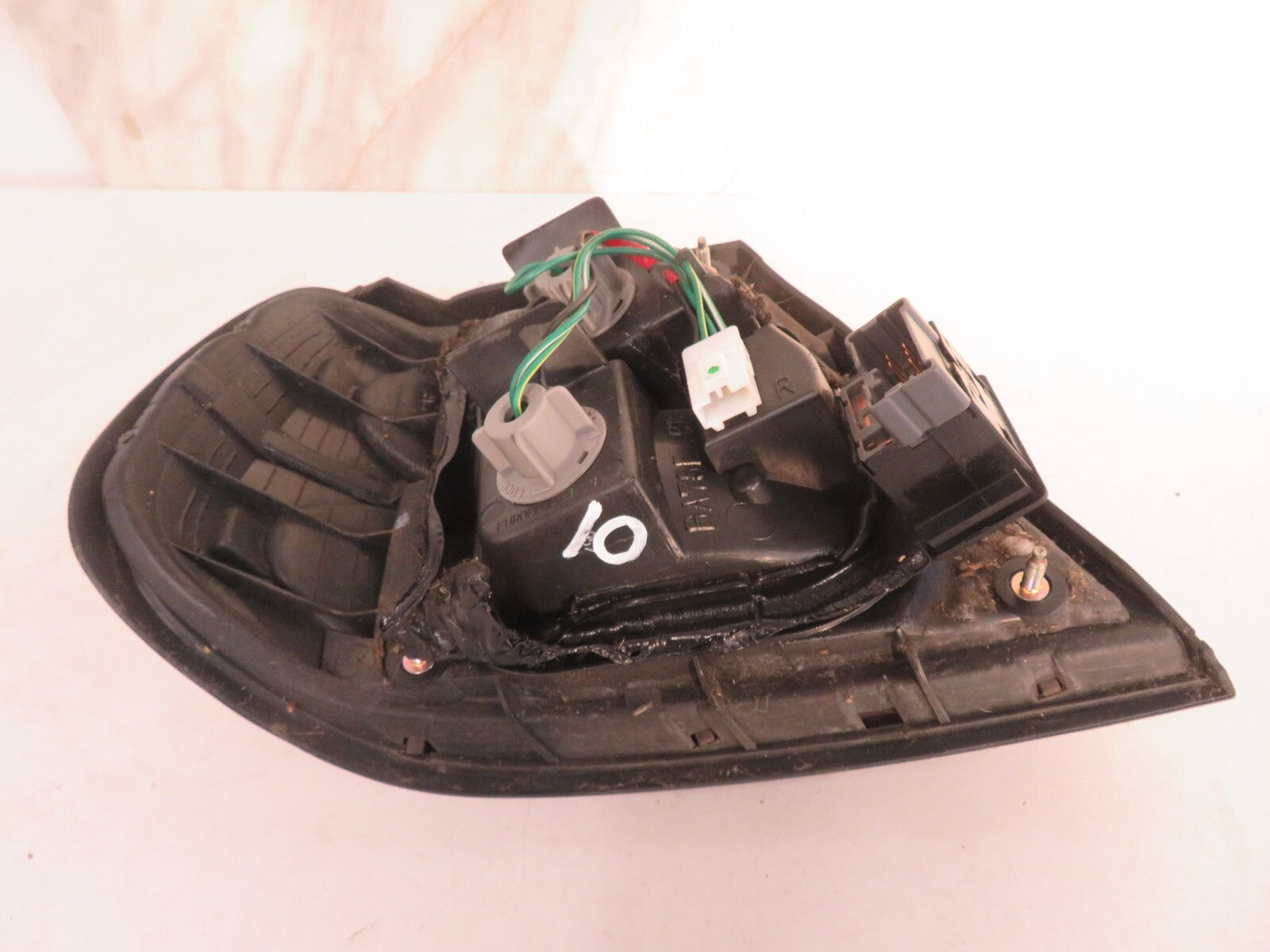 NISSAN ALMERA OS DRIVER REAR OUTER TAIL LIGHT 1998-2000 1624-10