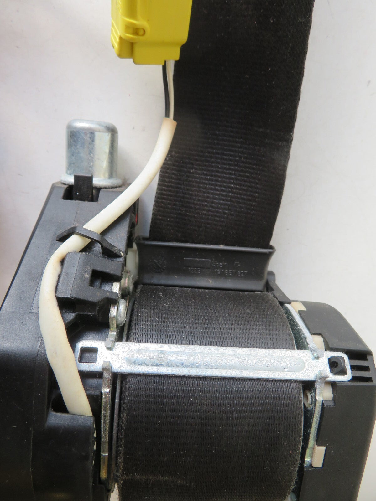 VOLKSWAGEN VW TOURAN NSF PASSENGER SIDE SEAT BELT 1T2857705A 2003-2010 AMS1605