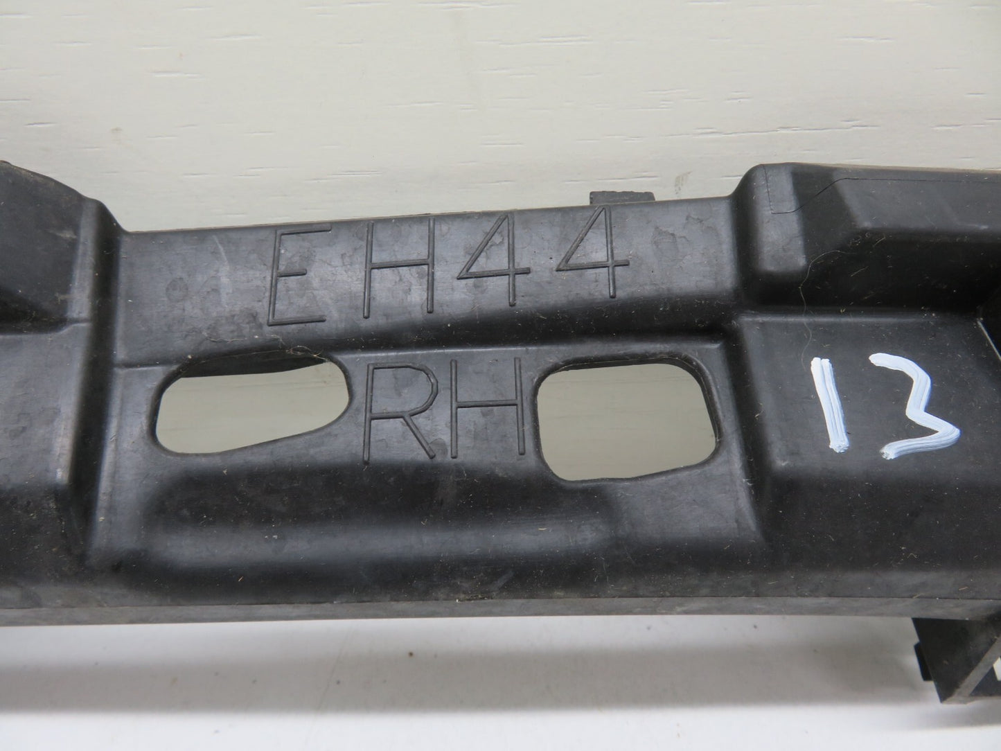 MAZDA CX7 OS DRIVER RIGHT FRONT BUMPER BRACKET EH4450151 2008-2012 1414-13