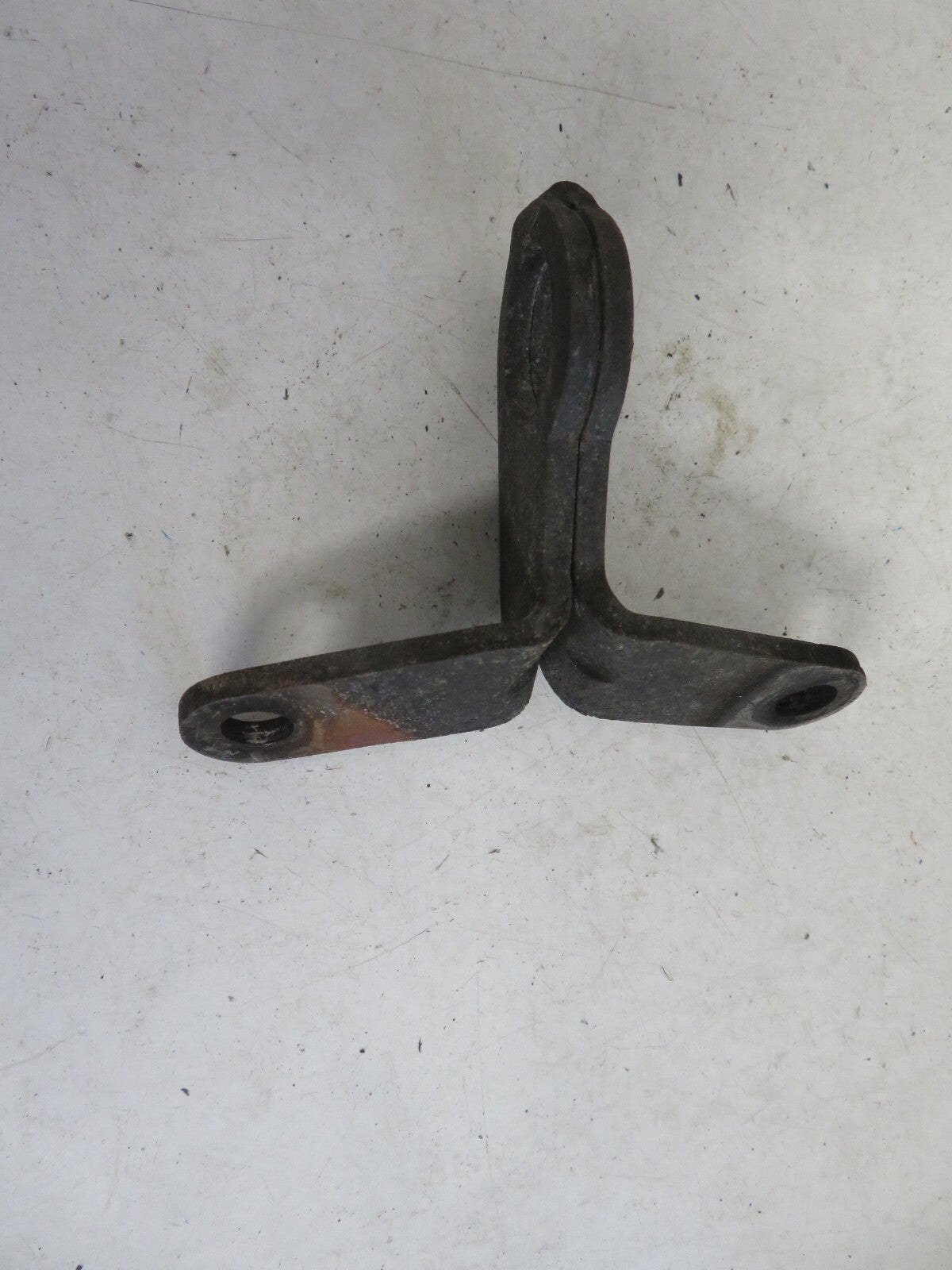 FORD KA MK2 ENGINE HOOK BRACKET 2008-2015 1524-9