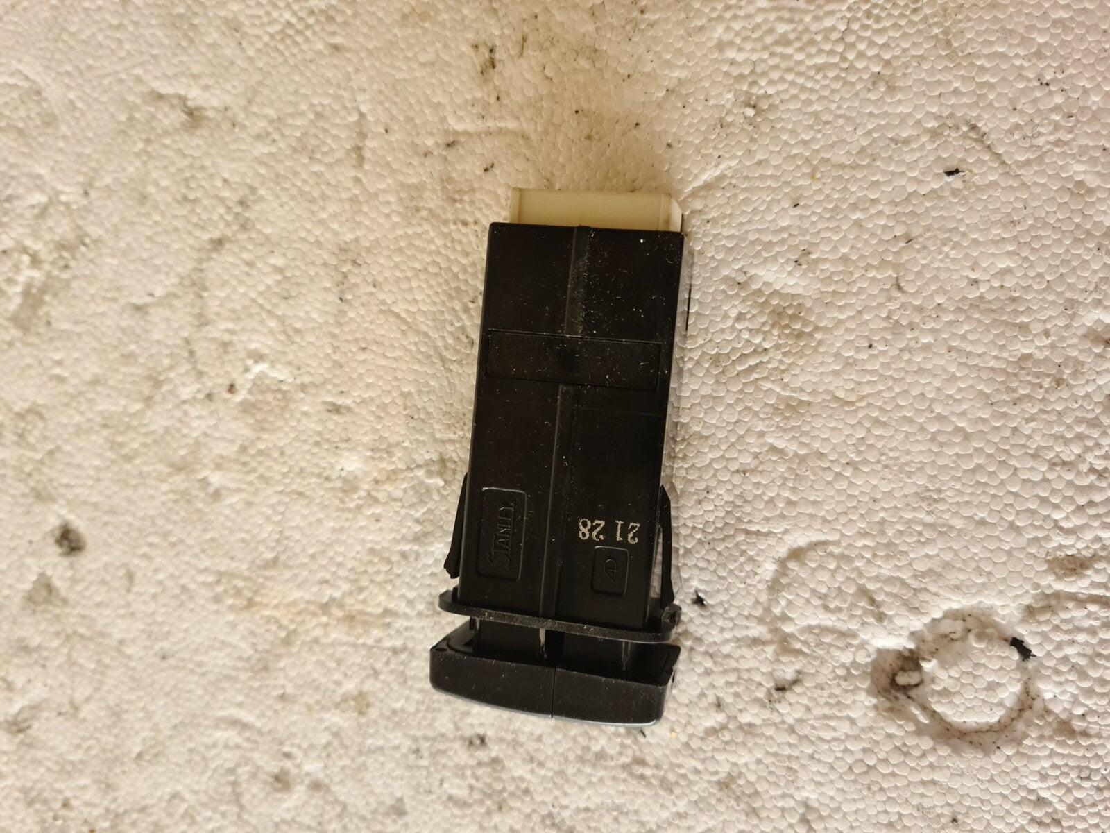 MAZDA DEMIO FOGLIGHT SWITCH 1996-2002 HW52-1