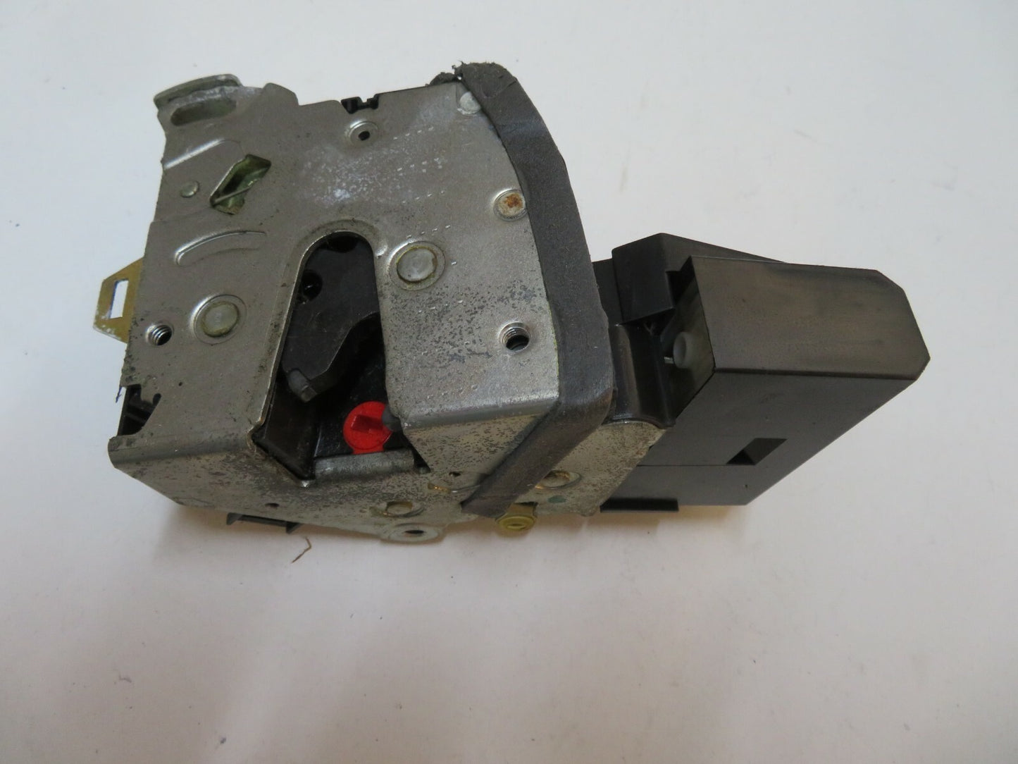 BMW 5 SERIES E39 NSR DOOR LOCK CATCH 8352165 1996-2003 B3