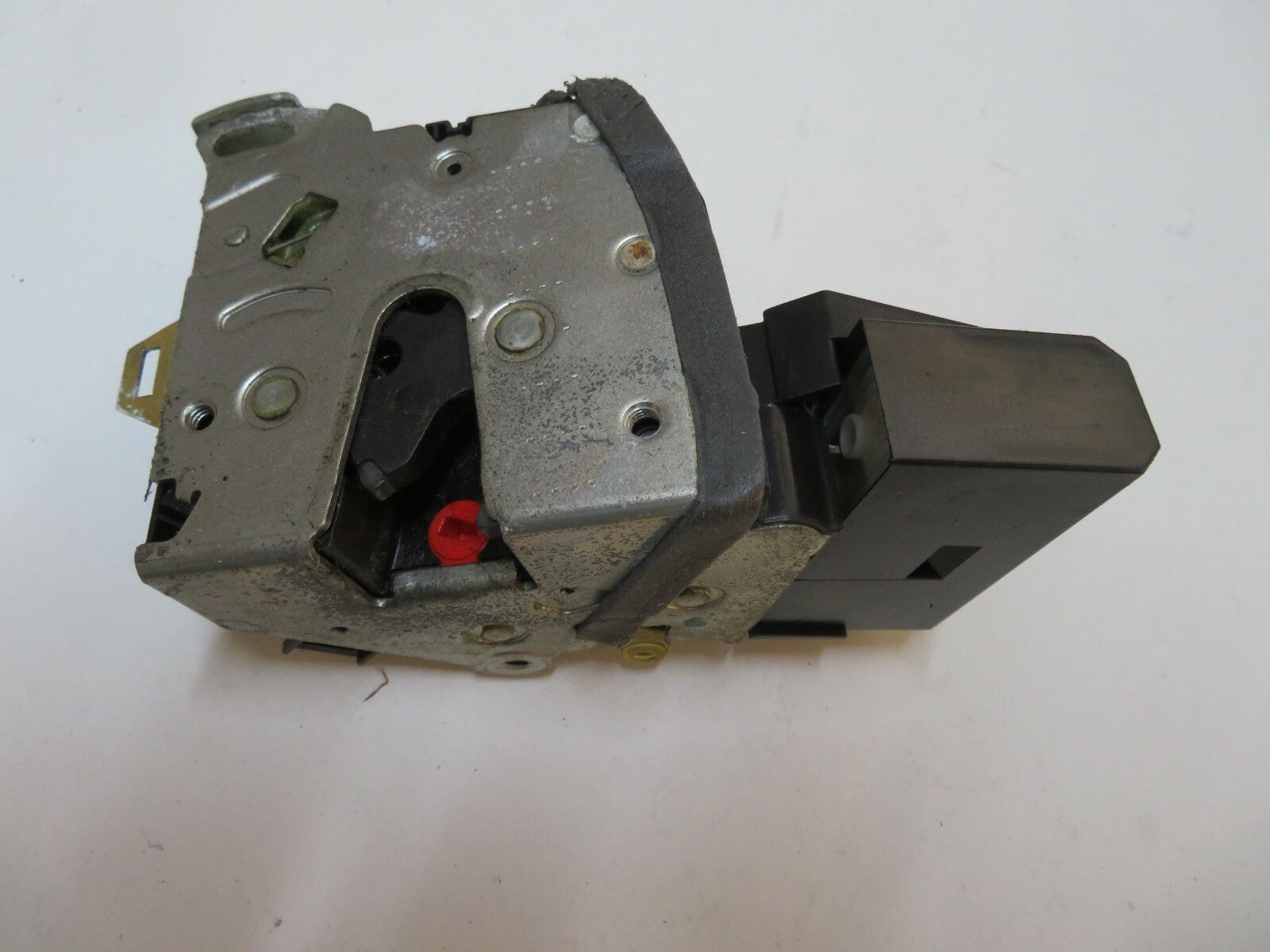 BMW 5 SERIES E39 NSR DOOR LOCK CATCH 8352165 1996-2003 B3