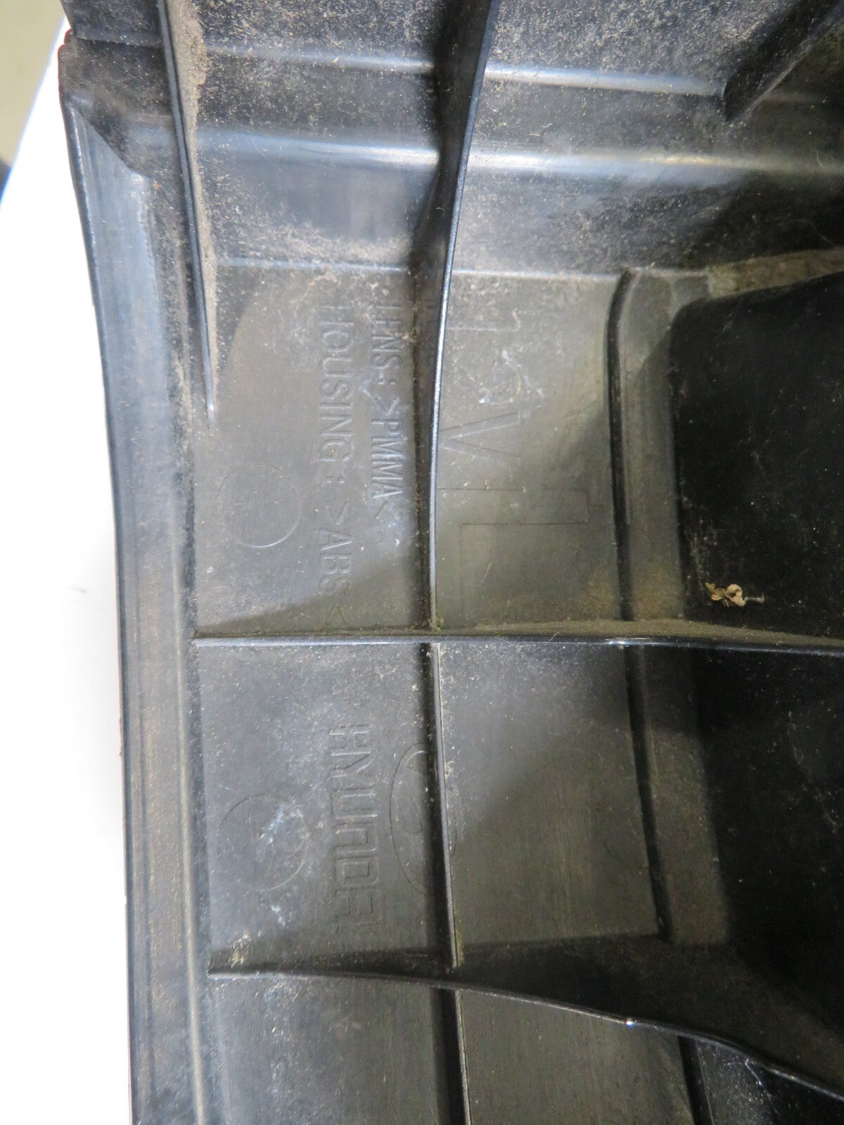 HYUNDAI MATRIX NS PASSENGER REAR TAIL LIGHT 2001-2005 BK