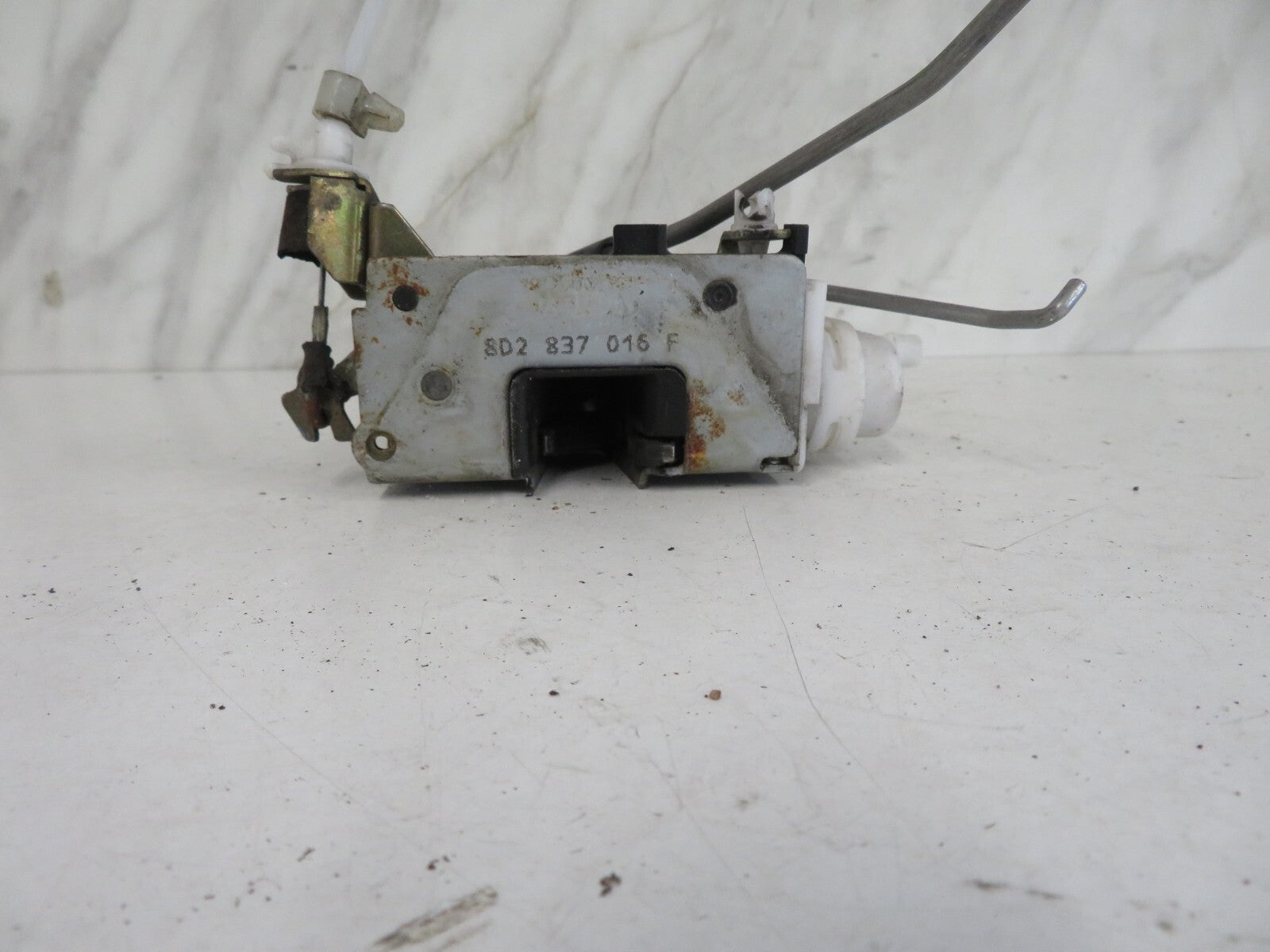 AUDI A8 D2 OSF DOOR LOCK CATCH 8D2837015F 1998-2002 1636-9