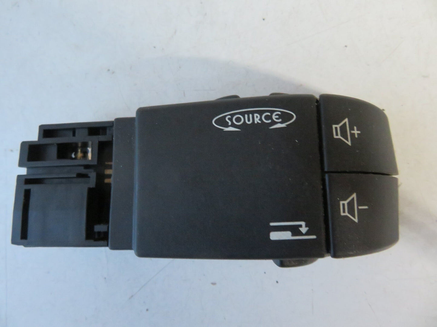 RENAULT LAGUNA ESTATE STEERING VOLUME CONTROLS 7701049643 2001-2005 AMS1433-11