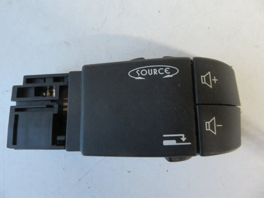 RENAULT LAGUNA ESTATE STEERING VOLUME CONTROLS 7701049643 2001-2005 AMS1433-11