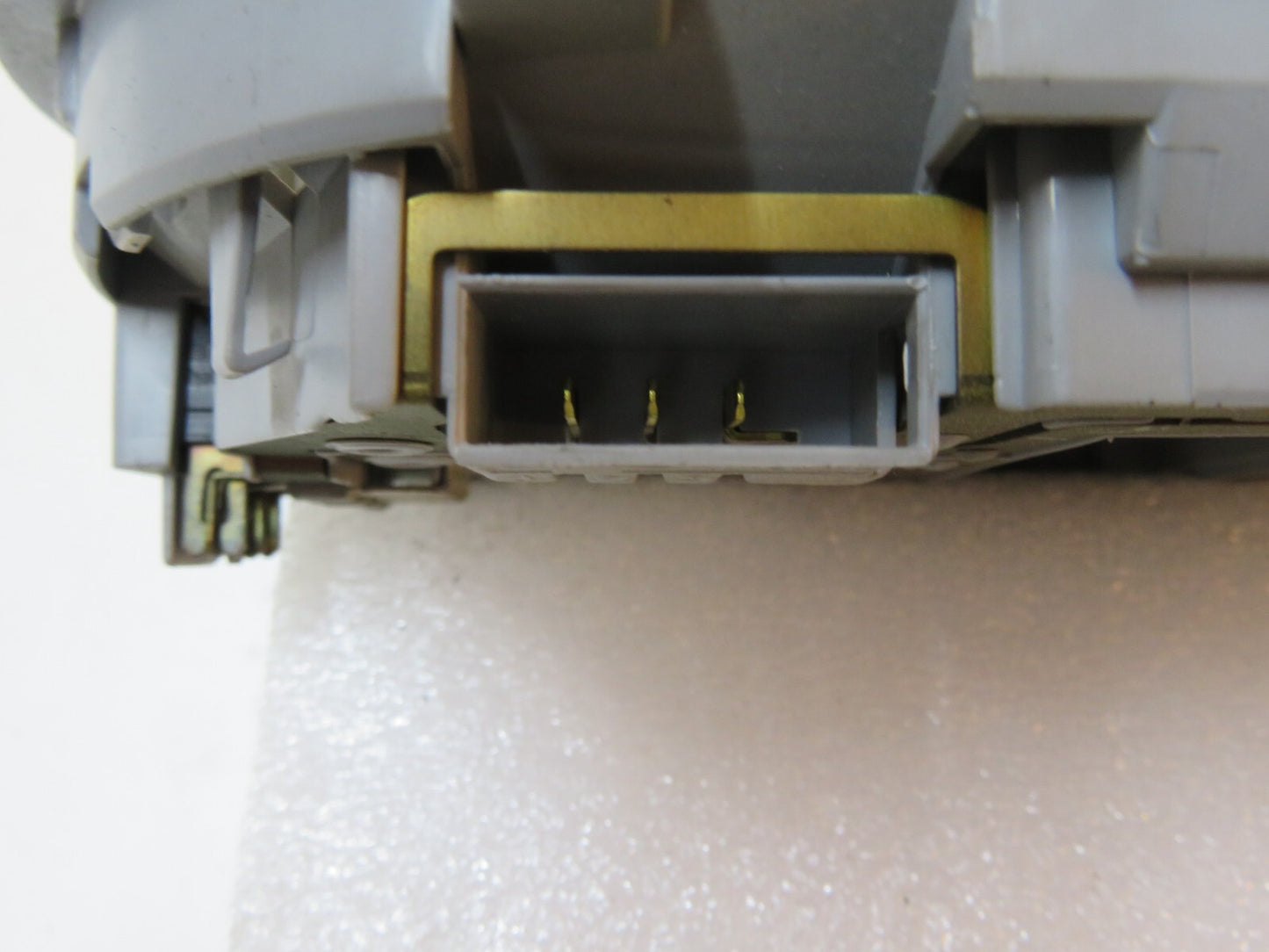 MITSUBISHI COLT INTERIOR ROOF COURTESY LIGHT MR951589 2002-2008 B7