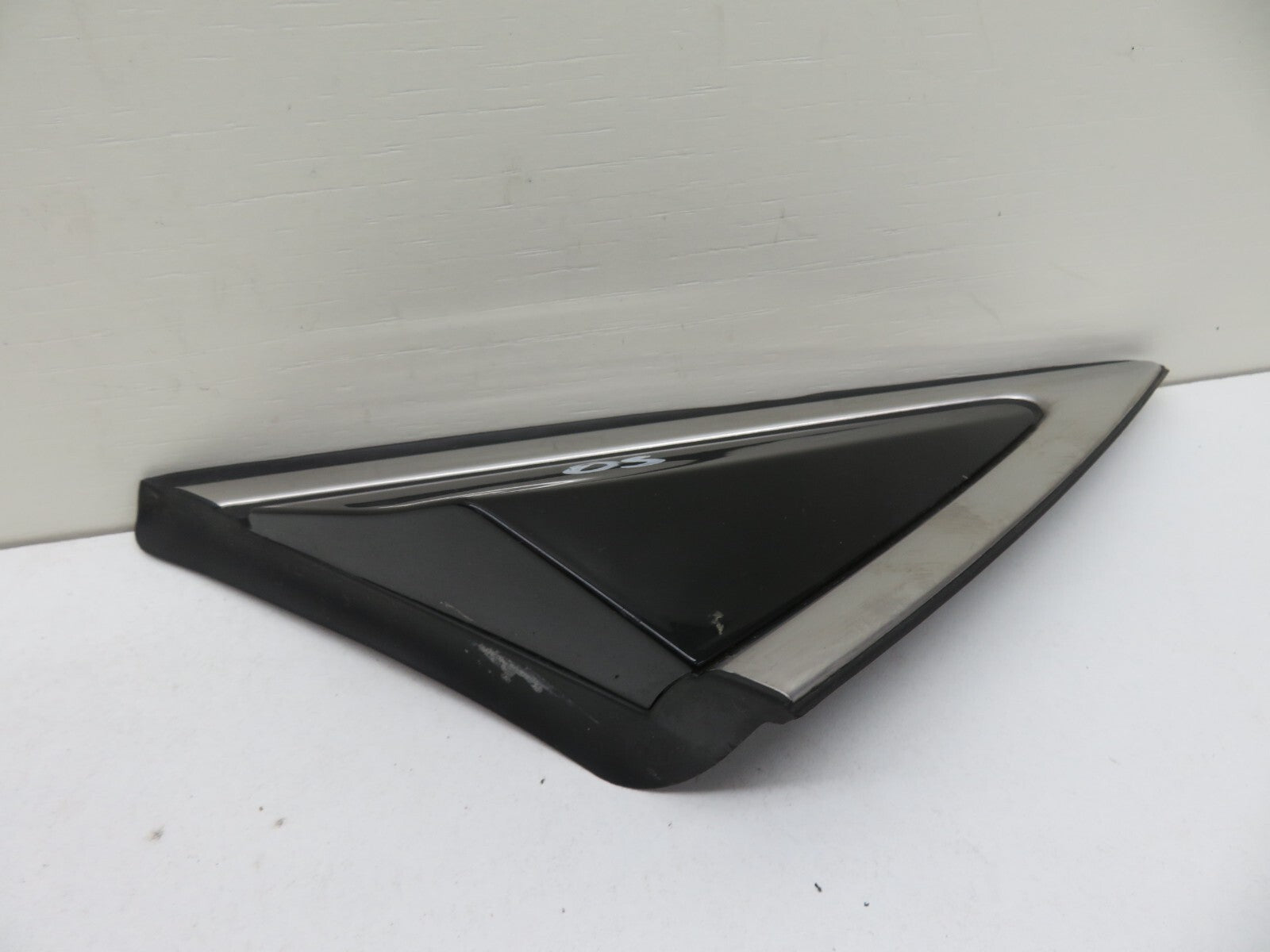 HYUNDAI I40 OS DRIVER SIDE FRONT QUARTER TRIM 2011-2015 A581-10