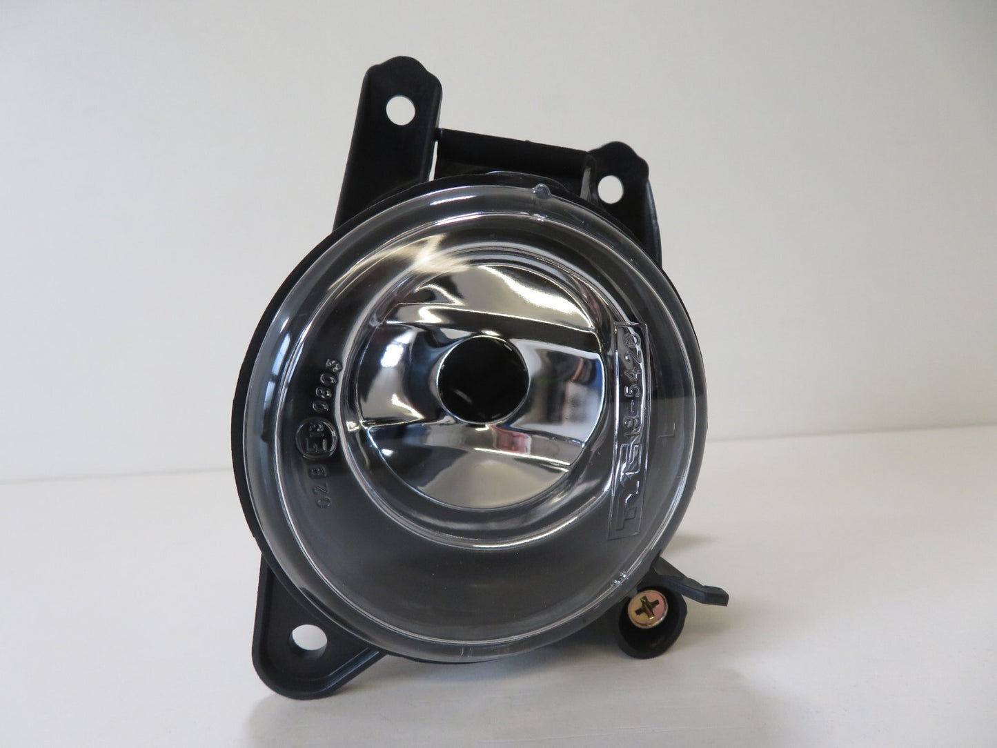 FRONT FOG LIGHT LEFT SIDE NS FOR VOLKSWAGEN POLO 1999-2001 VW0204414