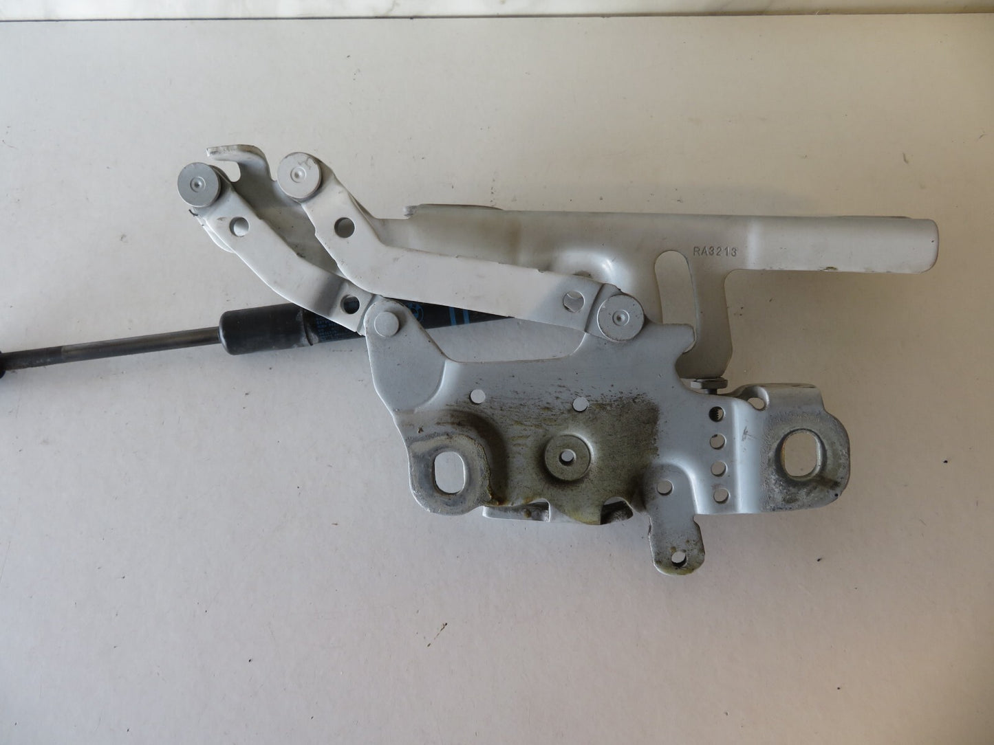 BMW 1 SERIES F20 BONNET HINGES IN WHITE 2012-2018 AMS1310