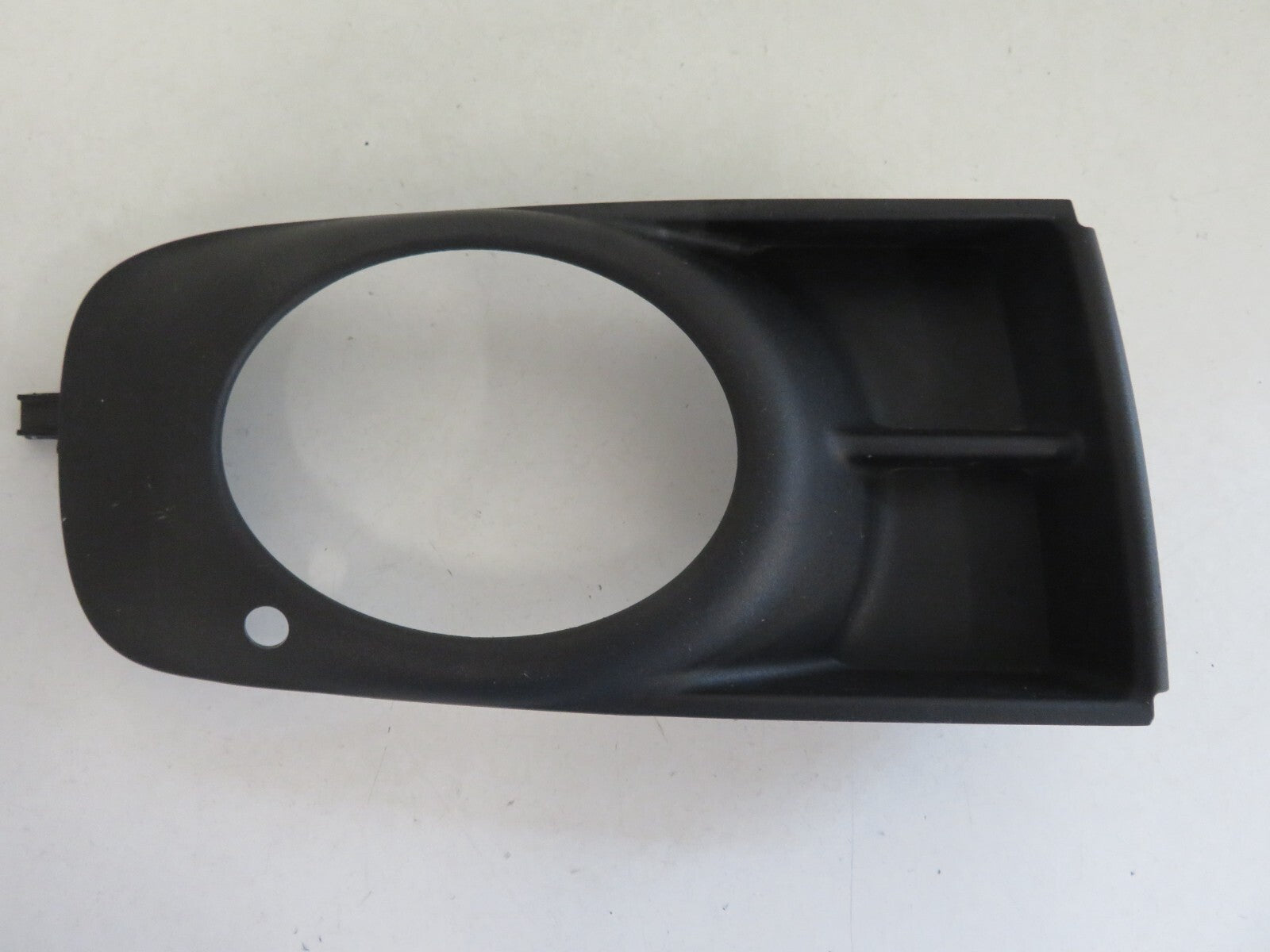 ROVER 75 FRONT NS PASSENGER FOG LIGHT SURROUND TRIM 1999-2005 AM1458-3