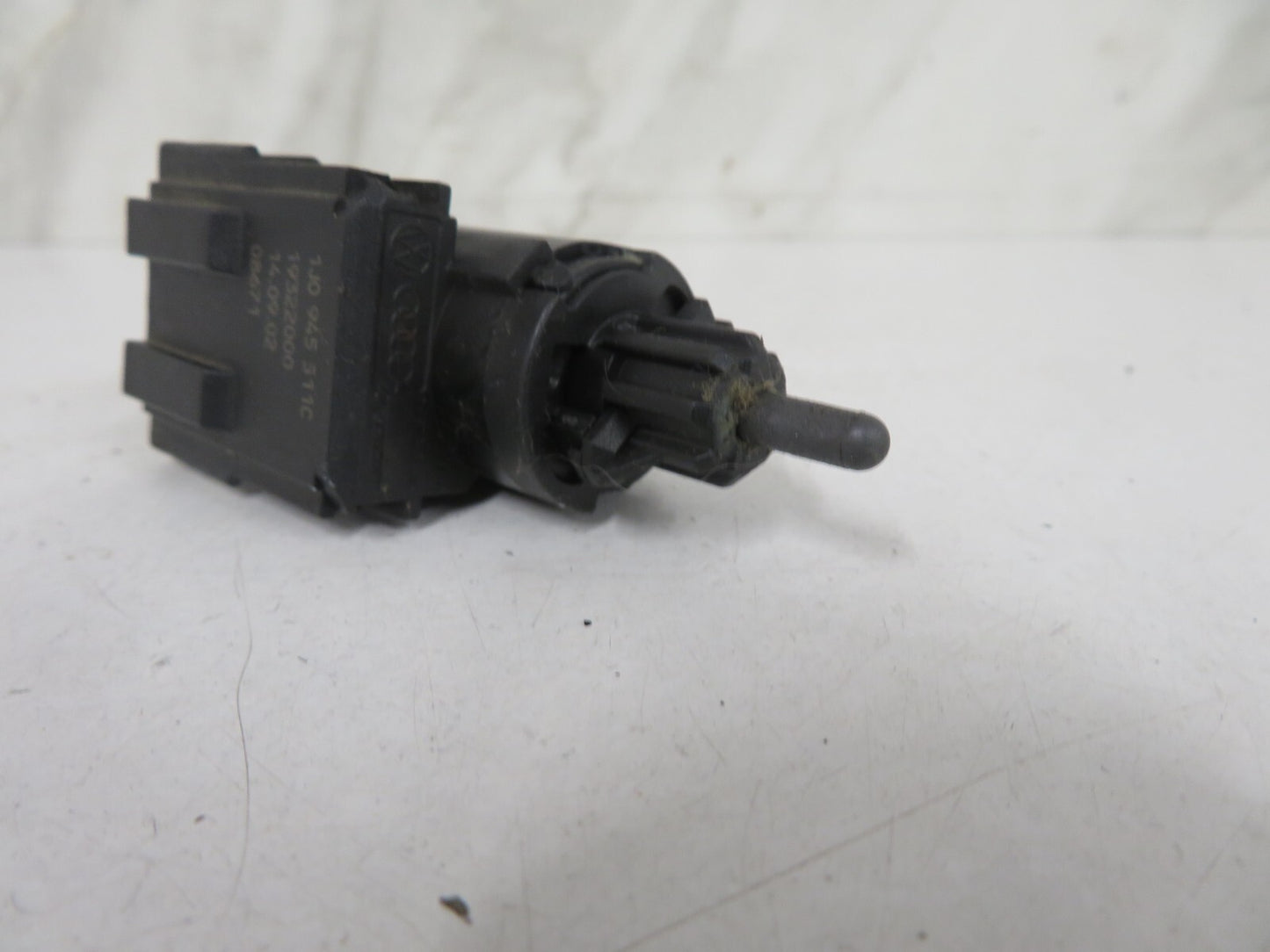VOLKSWAGEN VW BEETLE BRAKE LIGHT SWITCH 1J0945511C 1998-2005 1614-6