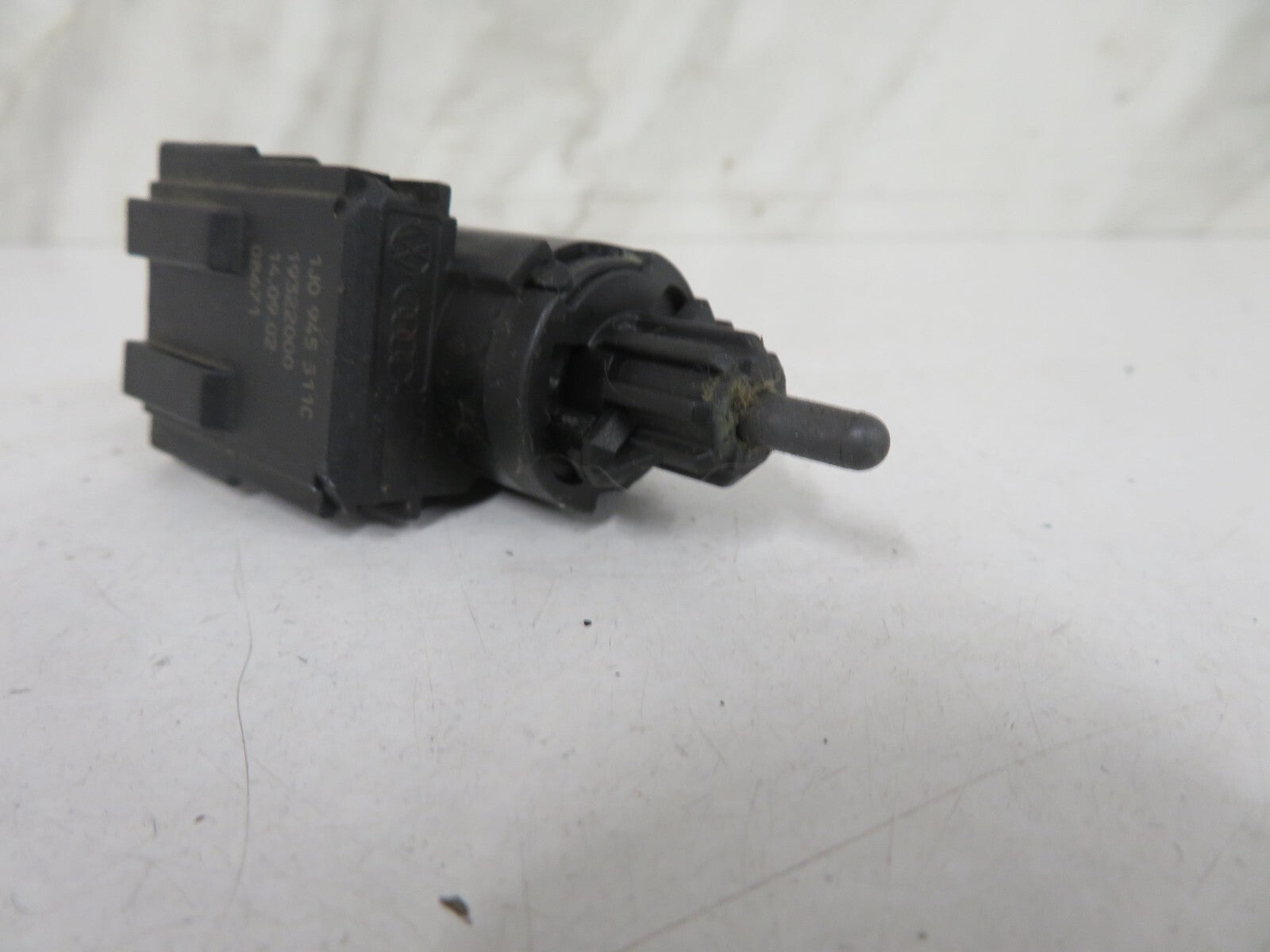 VOLKSWAGEN VW BEETLE BRAKE LIGHT SWITCH 1J0945511C 1998-2005 1614-6
