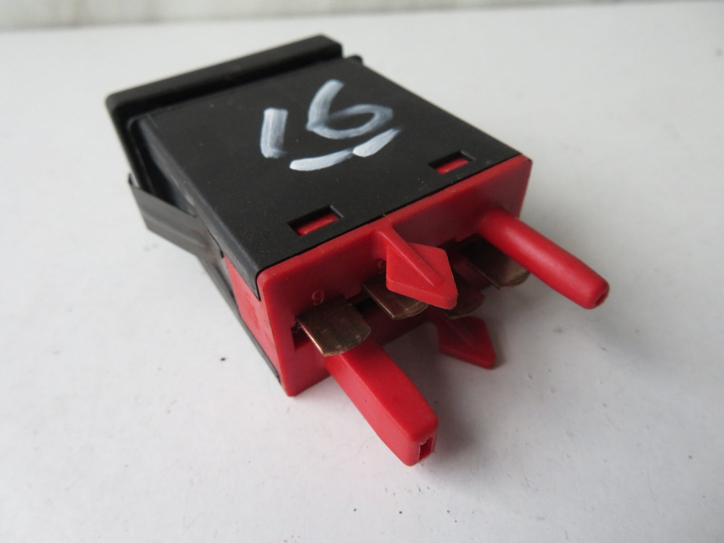 VOLKSWAGEN PASSAT B5.5 ESP TRACTION CONTROL SWITCH 3B0927134A 2001-2005 A1815-16