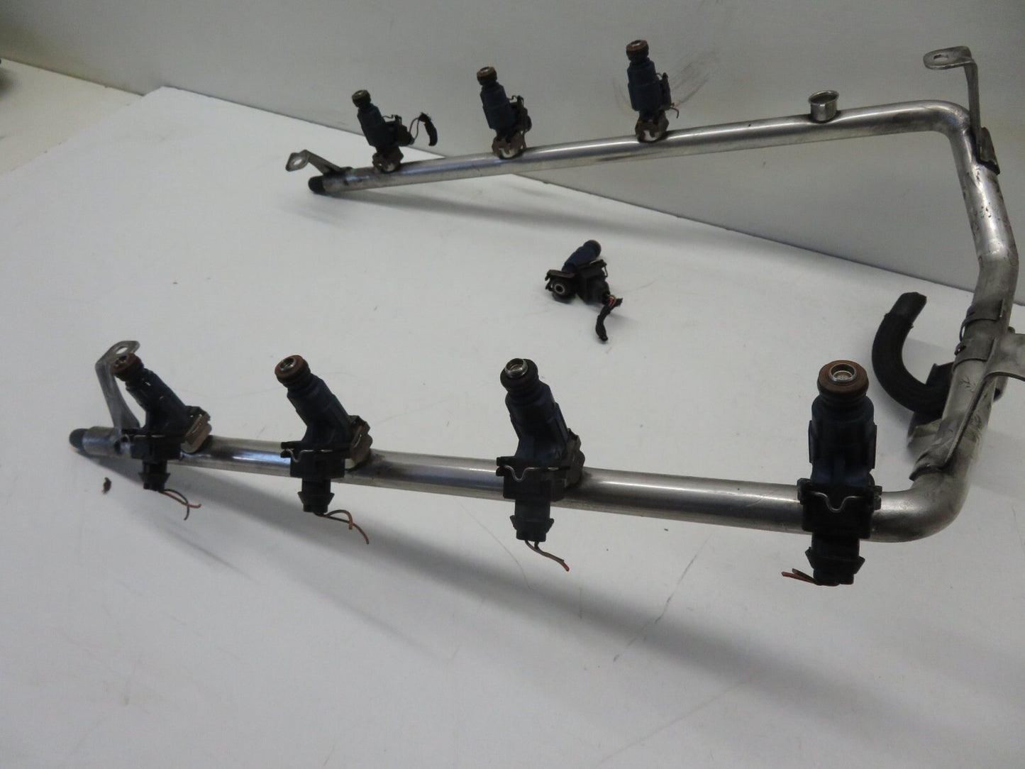 PORSCHE CAYENNE 955 V8 FUEL INJECTORS AND RAIL 0280156101 2003-2006 1804-2