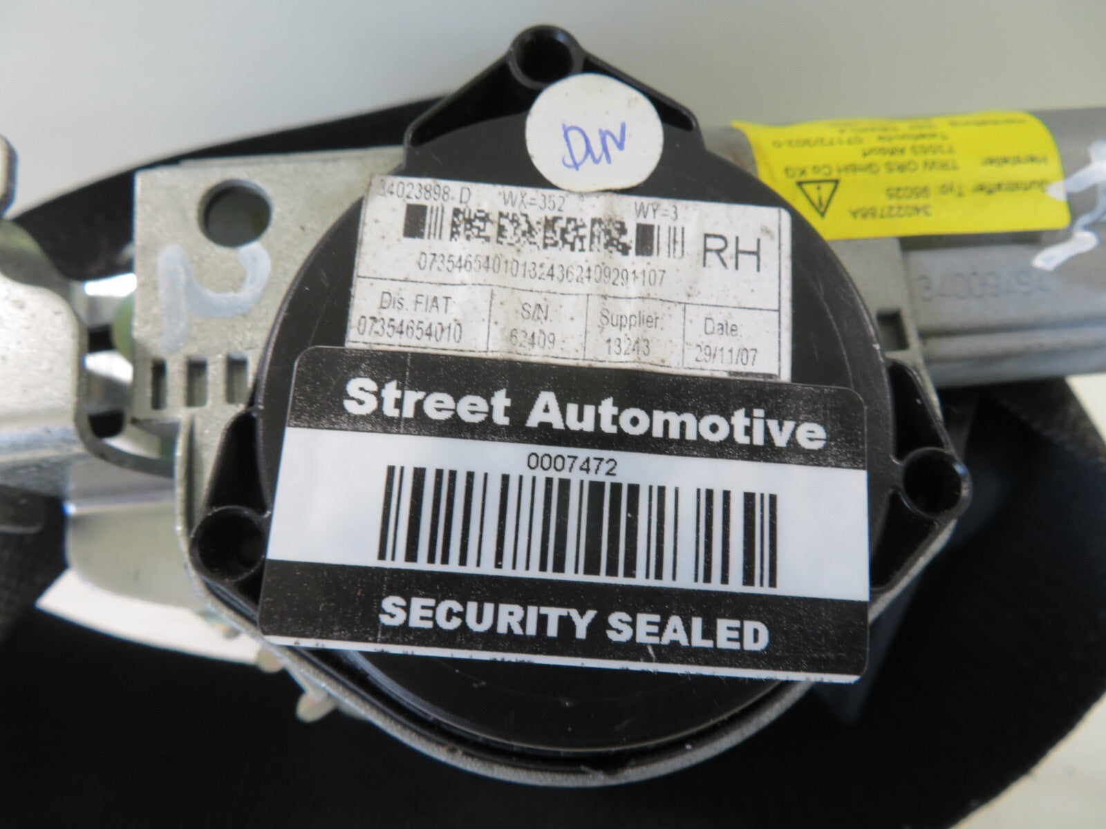 FIAT 500 OSF DRIVER SEAT BELT WITH TENSIONER 07354654010 2007-2014 1728-2