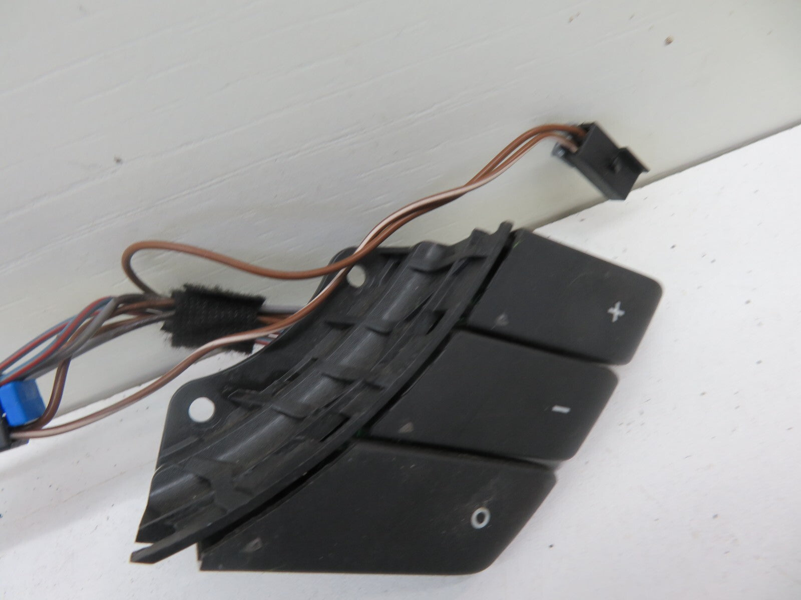 VAUXHALL TIGRA B STEERING WHEEL CONTROL SWITCHES 2004-2009 A45-3