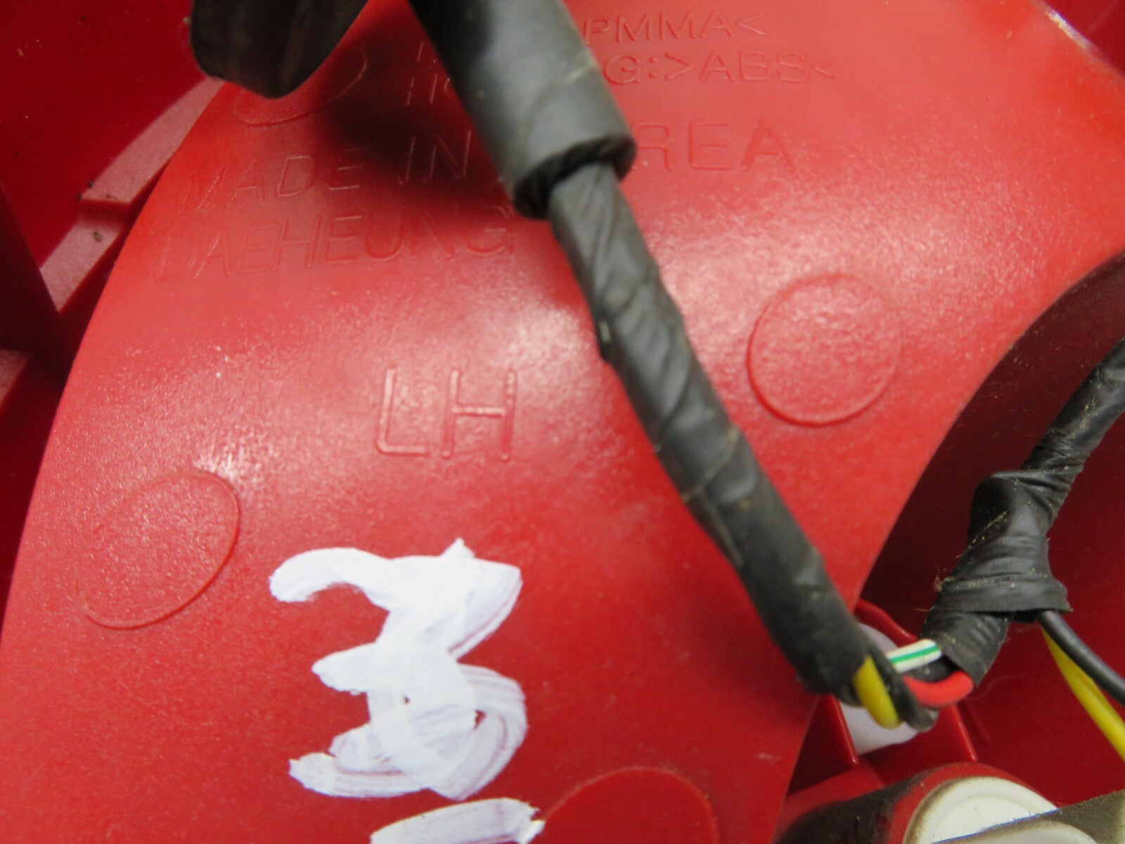 CHEVROLET NS PASSENGER REAR TAIL LIGHT 2005-2010 1228-3