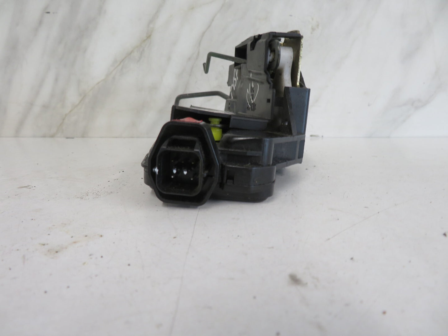 HYUNDAI MATRIX NSF PASSENGER DOOR LOCK CATCH 2005-2009 HYMIX1411-4