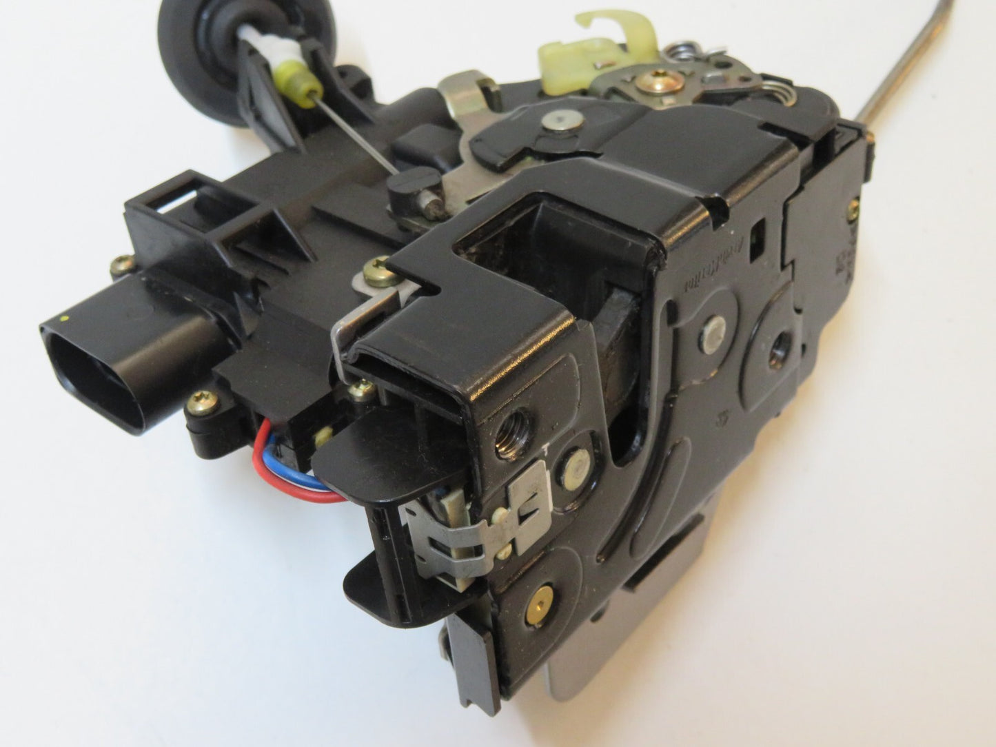 AUDI A4 B6 AVANT OSF DOOR LOCK CATCH 2001-2006 AMS4