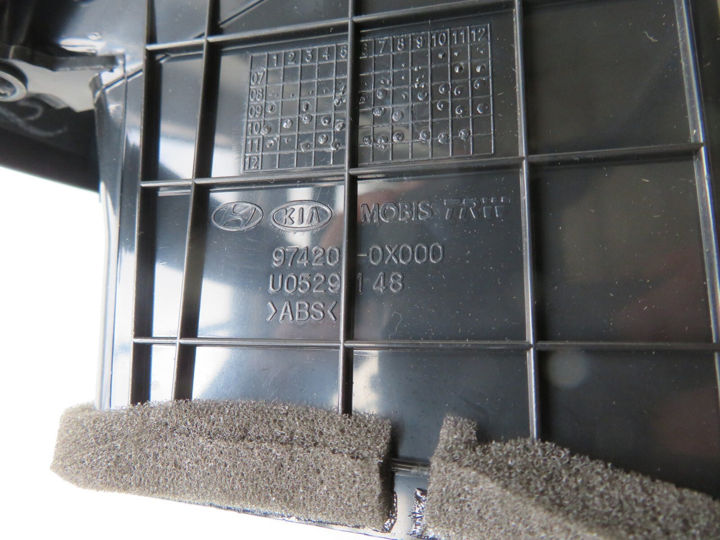 HYUNDAI I10 CENTRE CONSOLE AIR VENTS 2011-2013 A1355-2