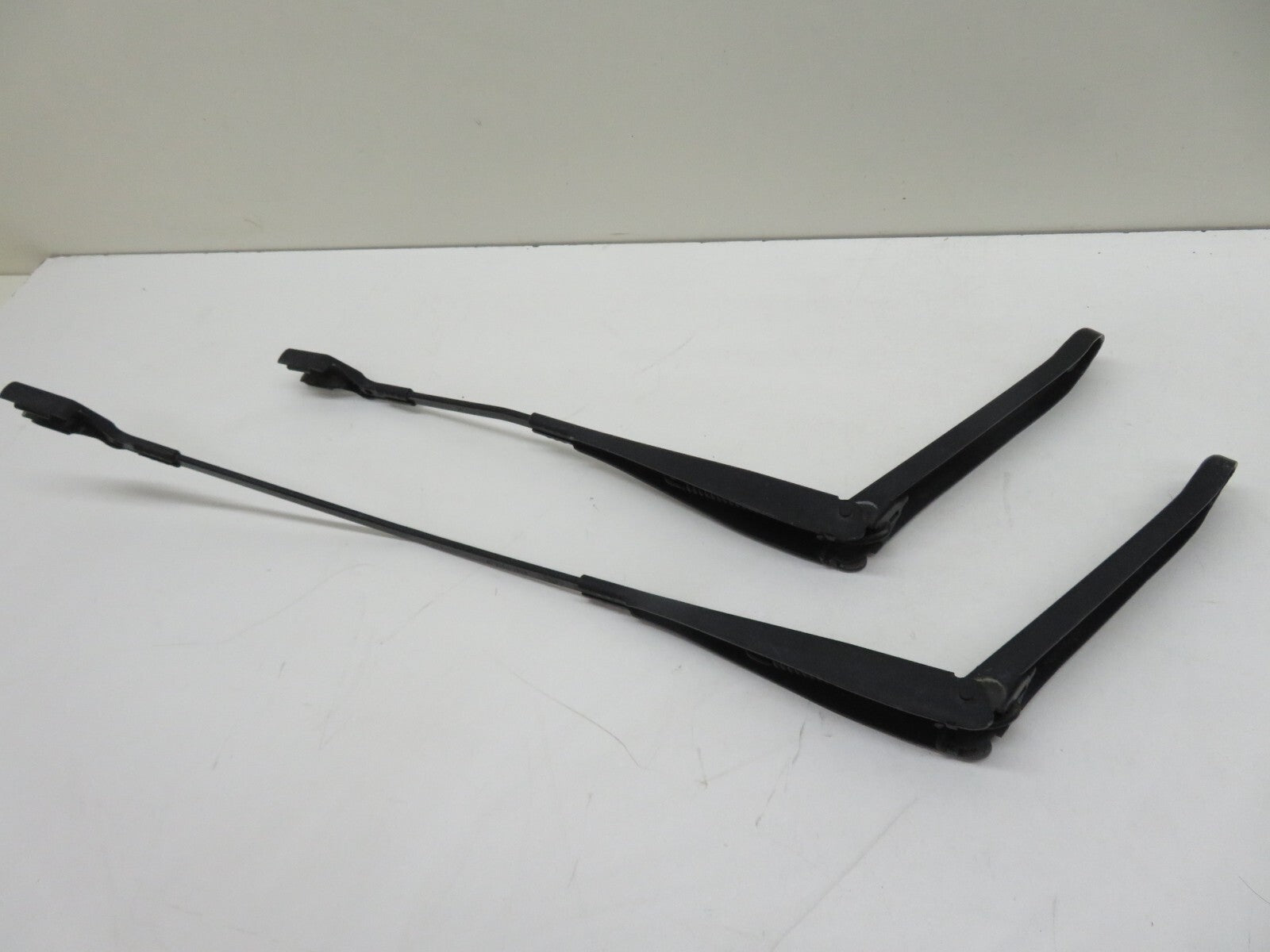 FORD FIESTA MK7 ST180 FRONT WIPER ARMS PAIR 2013-2017 1546-1