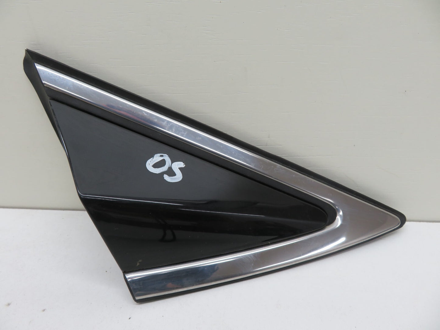 HYUNDAI I40 OS DRIVER SIDE FRONT QUARTER TRIM 2011-2015 A581-10