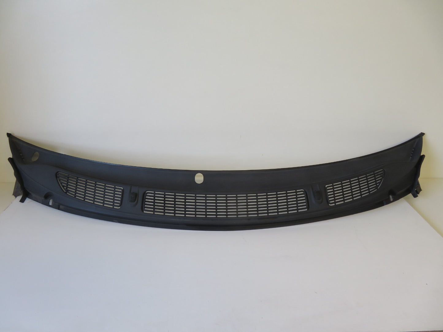 SKODA FABIA MK2 WINDSCREEN SCUTTLE PANEL TRIM WITH WASHER JETS 2007-2015