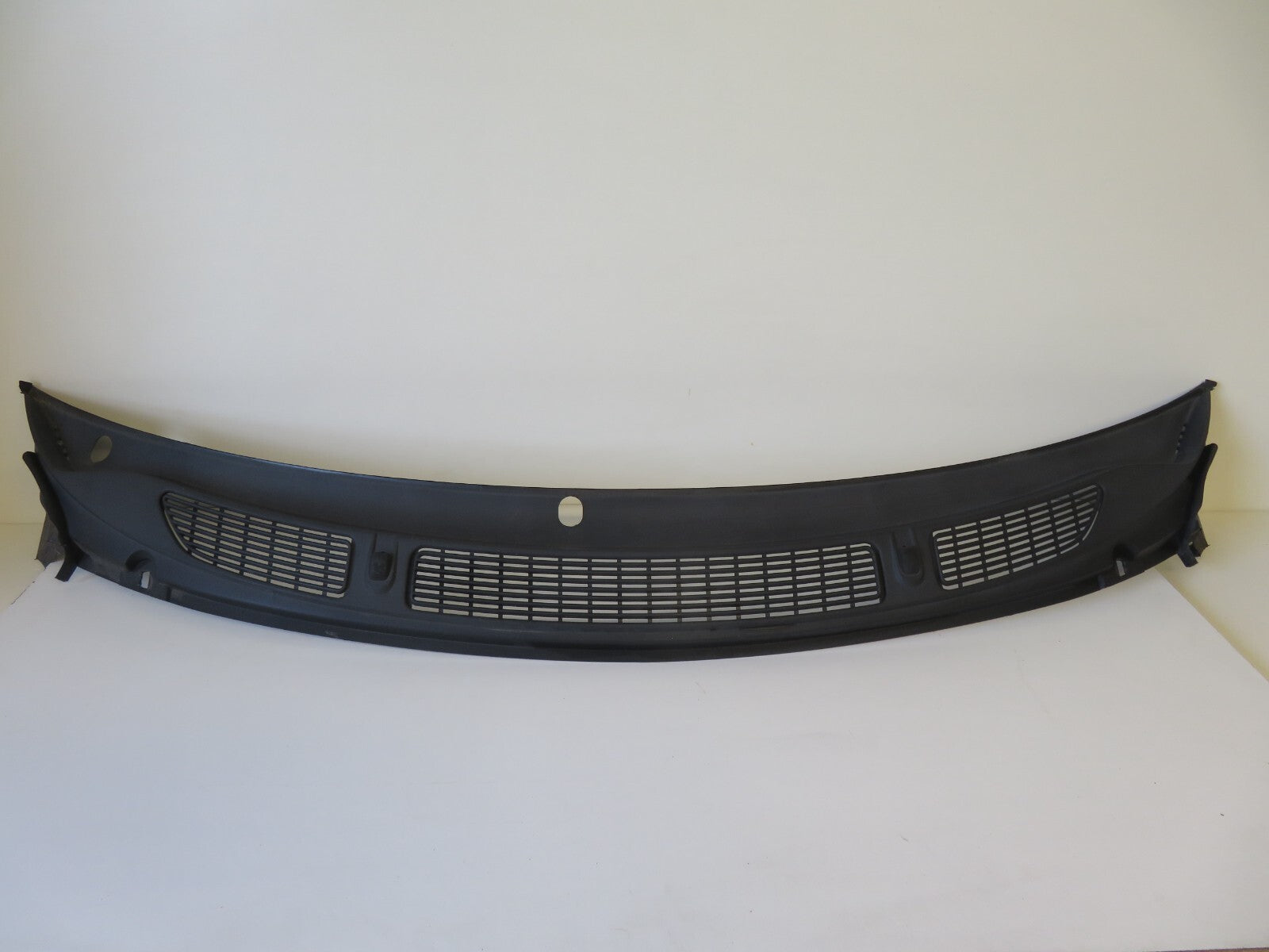 SKODA FABIA MK2 WINDSCREEN SCUTTLE PANEL TRIM WITH WASHER JETS 2007-2015
