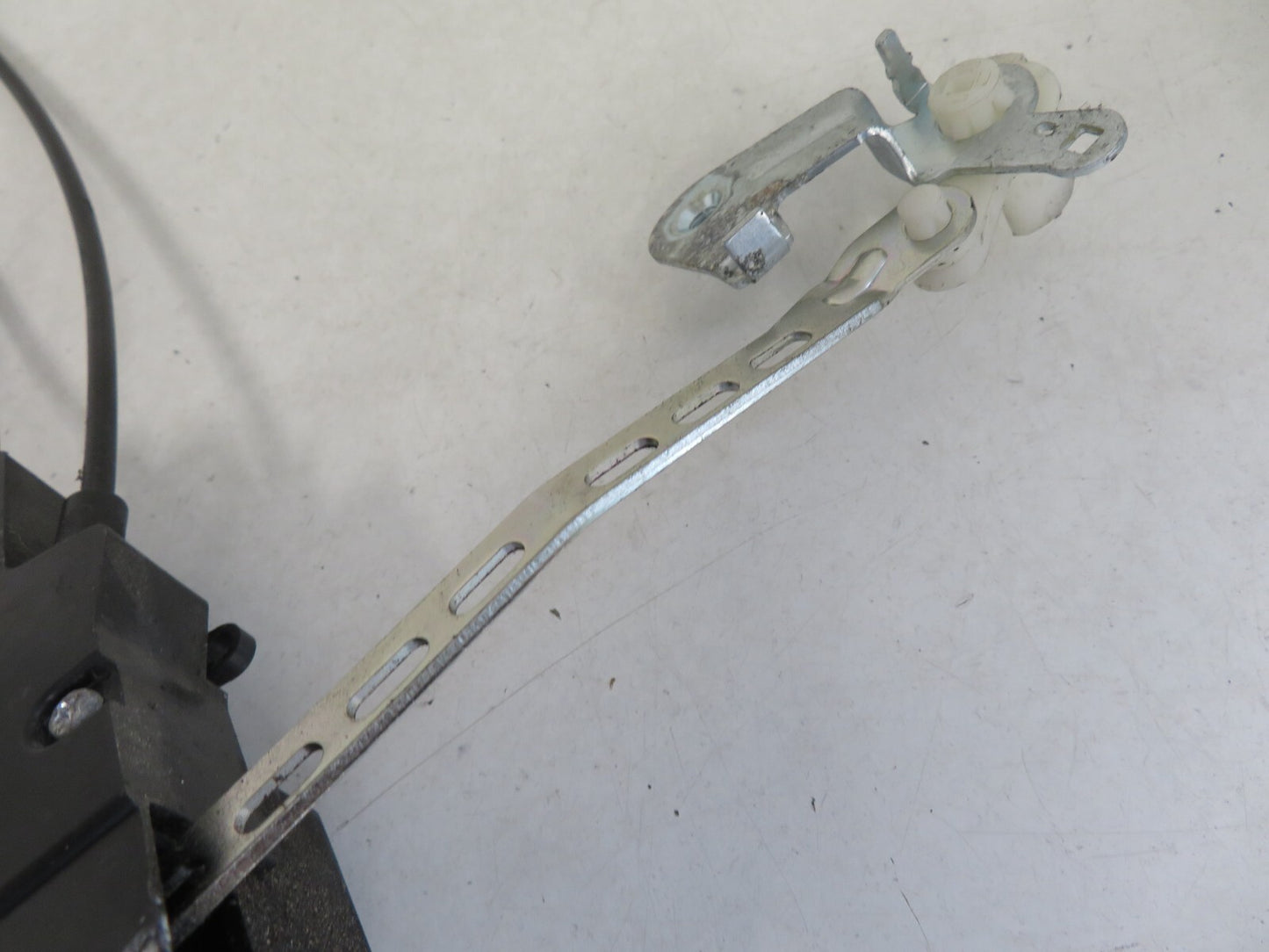 PEUGEOT 4007 OSF DOOR LOCK CATCH 2007-2012 1603-10