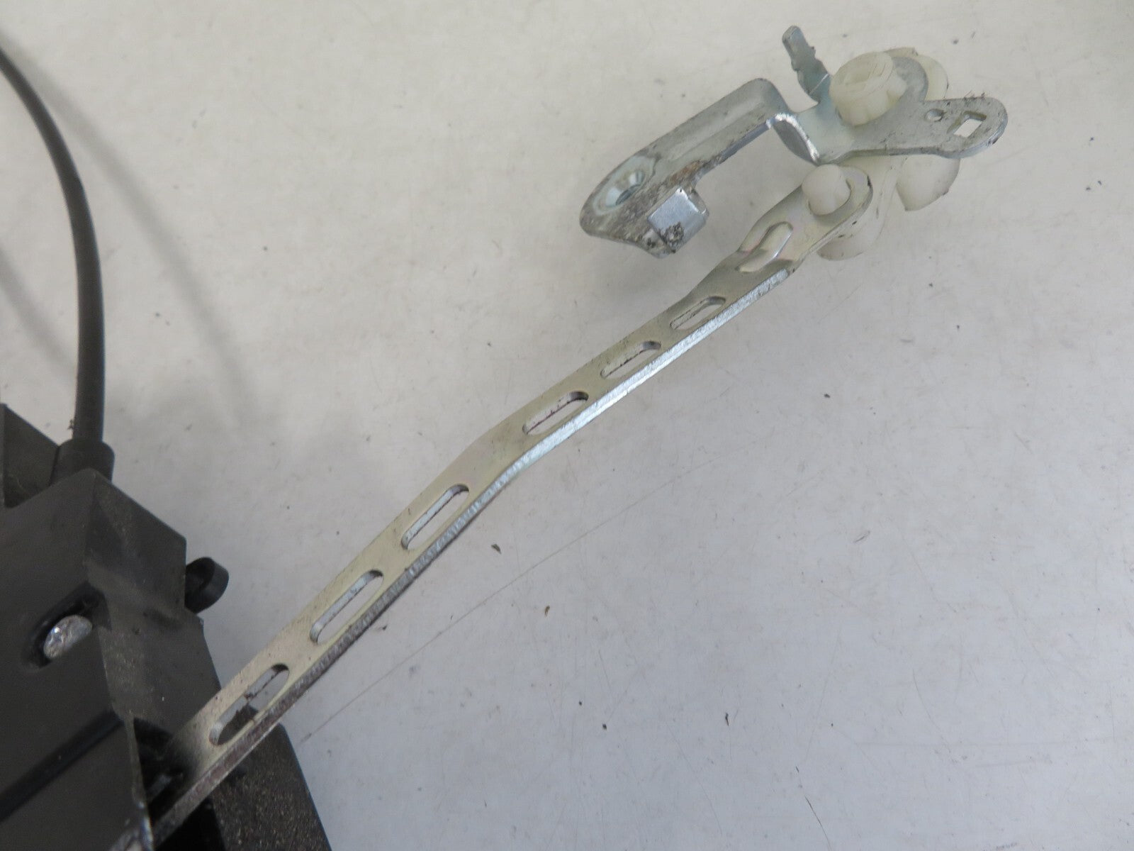 PEUGEOT 4007 OSF DOOR LOCK CATCH 2007-2012 1603-10